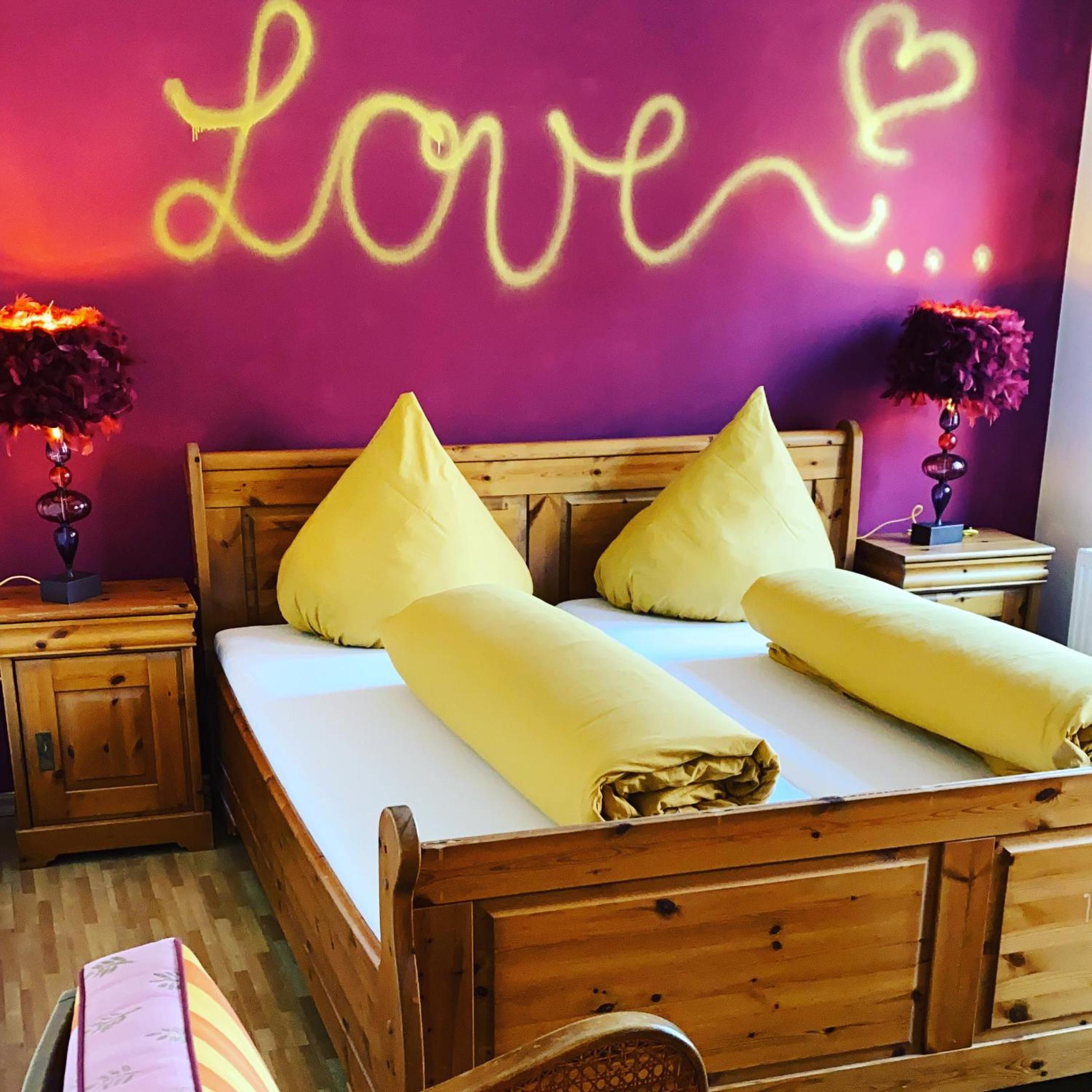 Large Double Room - Photo 2