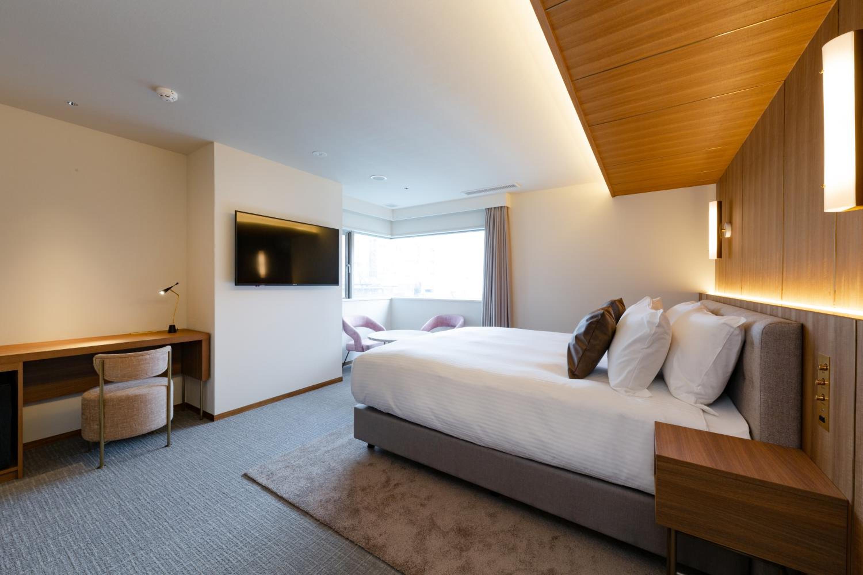 Deluxe Room 1 King Bed River View - Non-Smoking - Photo 6