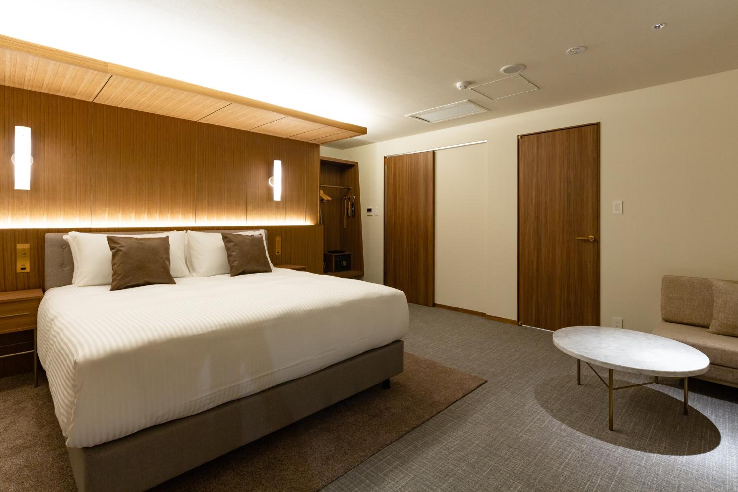 Superior Room 1 King Bed - Non-Smoking photo 2