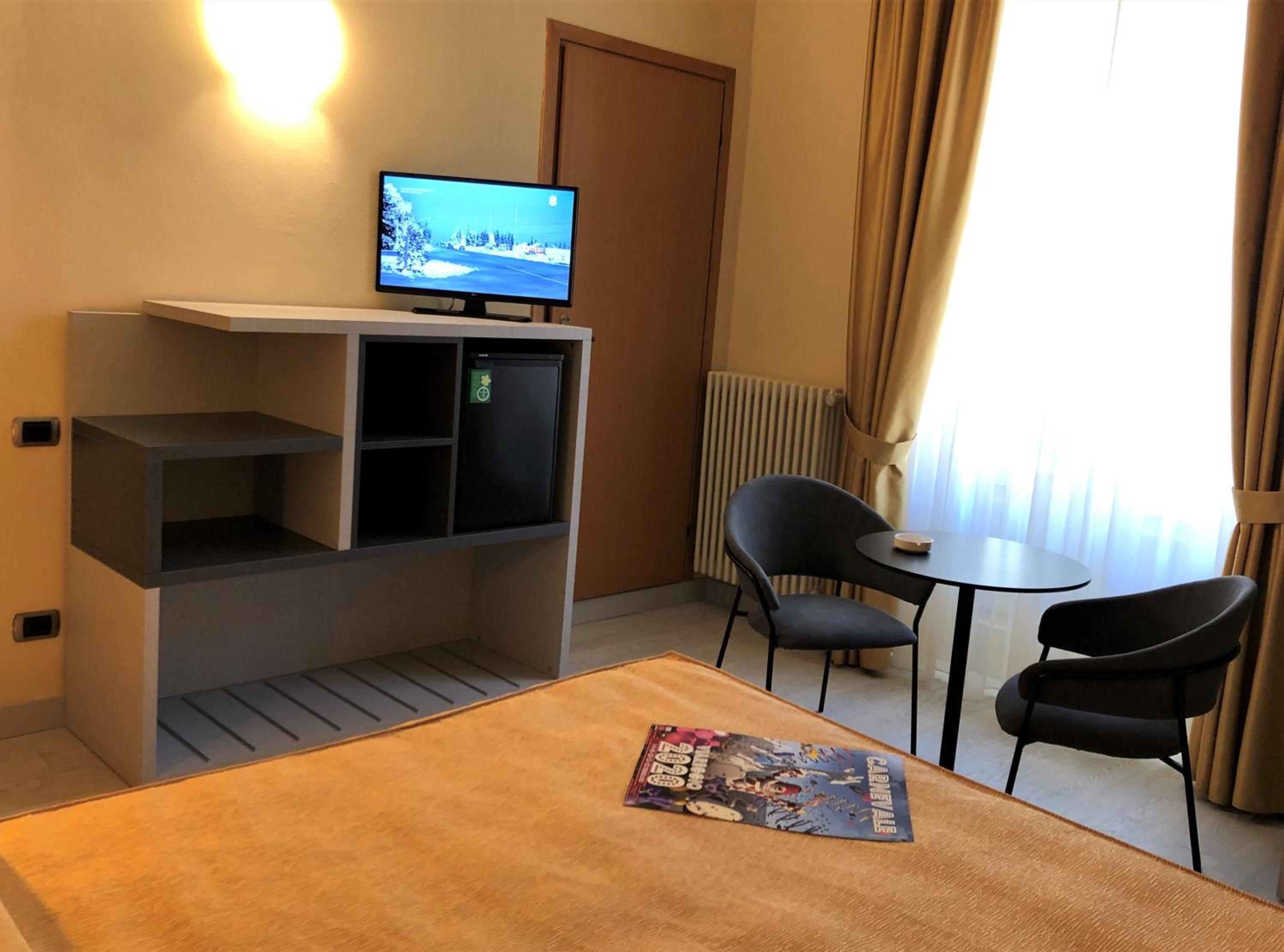 Double or Twin Room with Balcony photo 2
