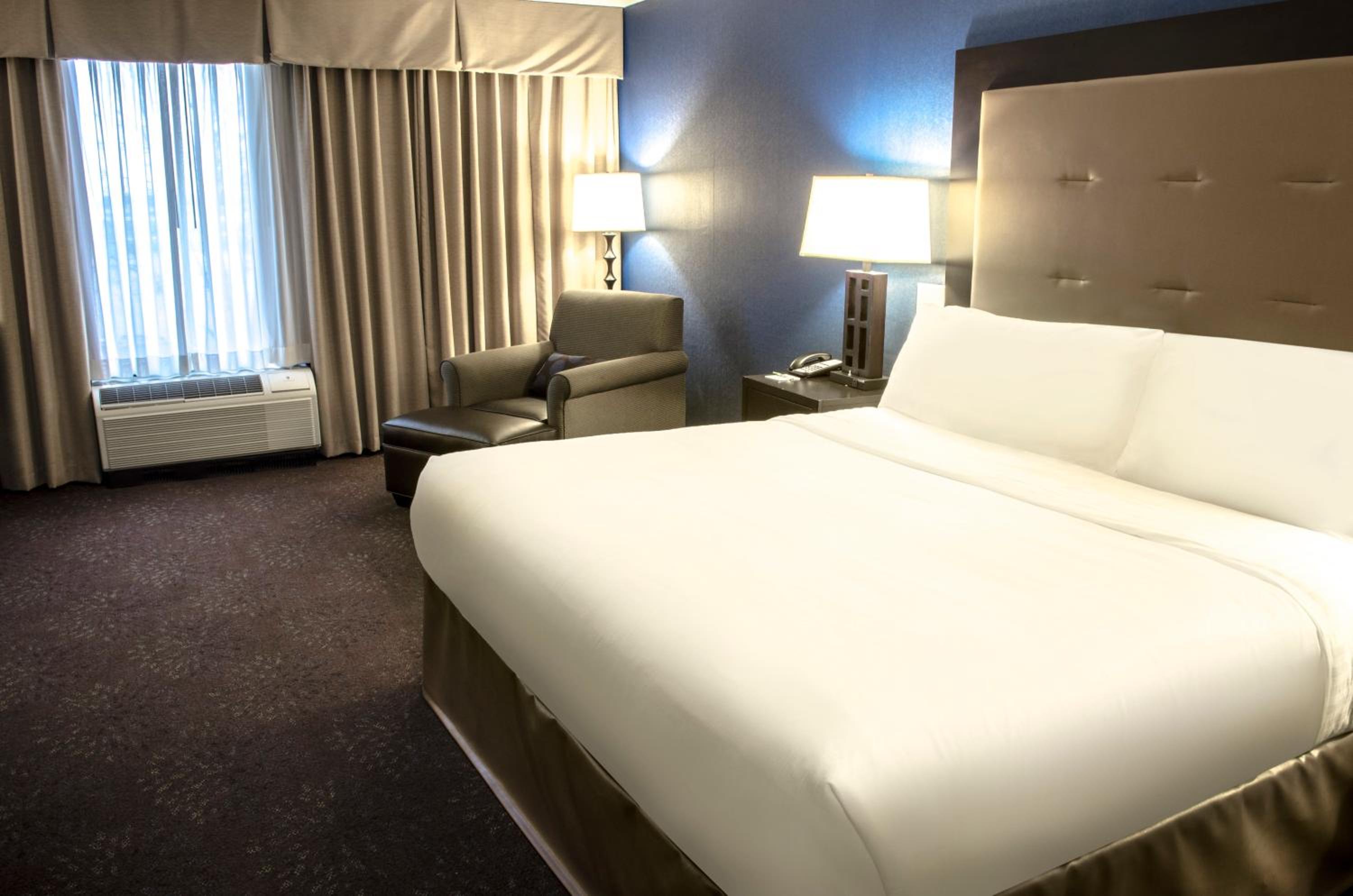 Premium King Room - Photo 1