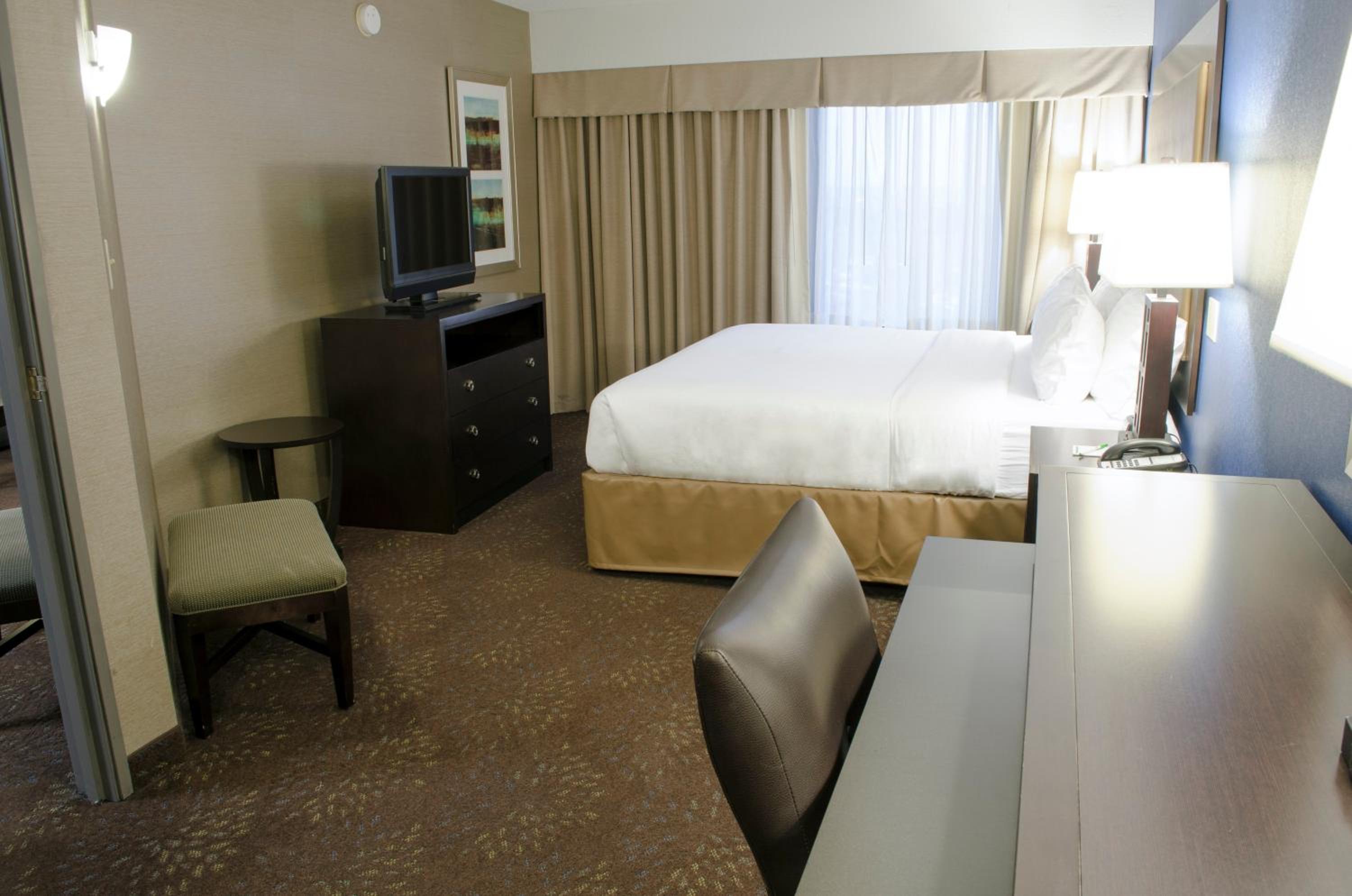 Standard King Room - Photo 2