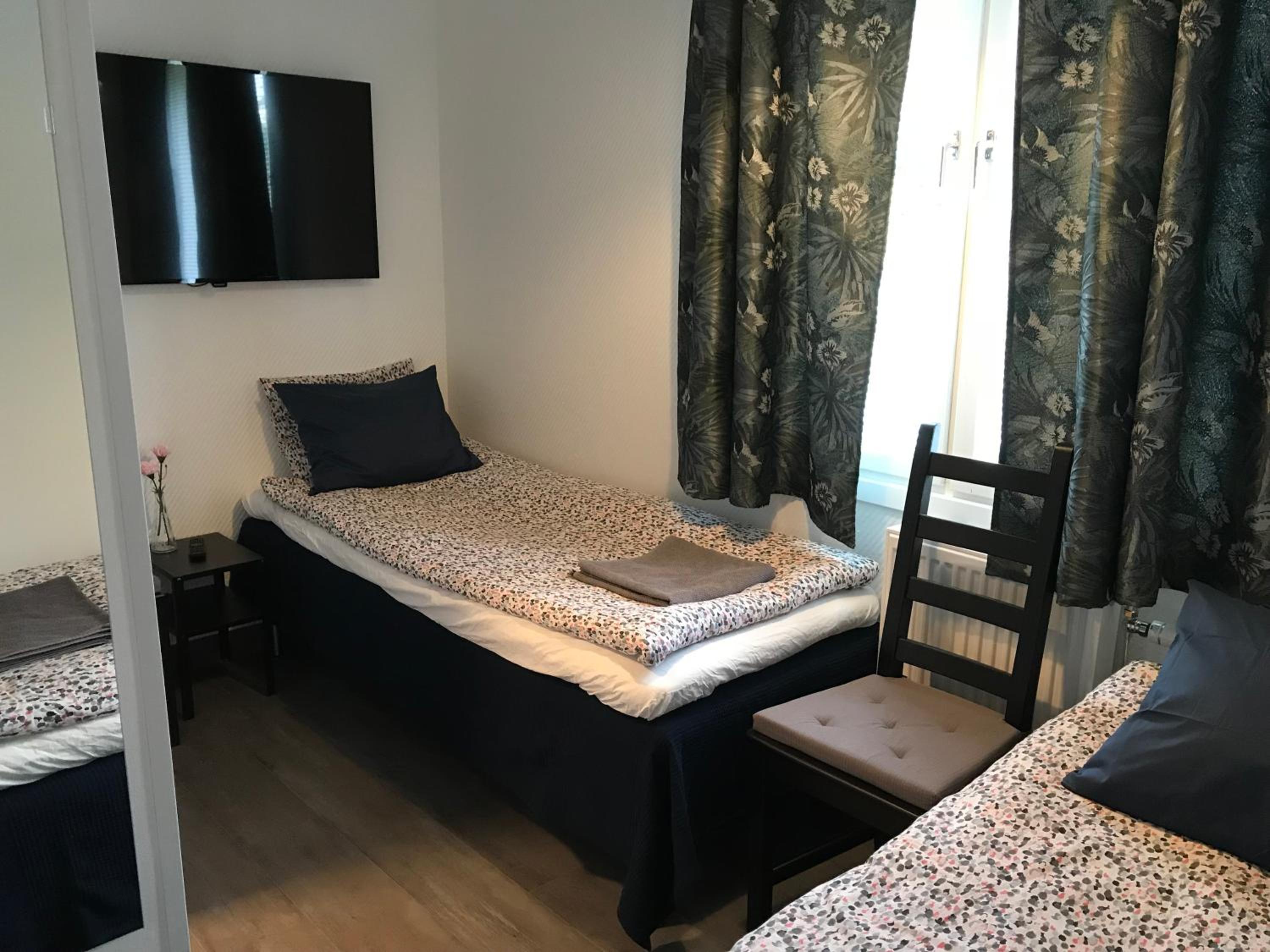 Double Room with Private Bathroom - Photo 4