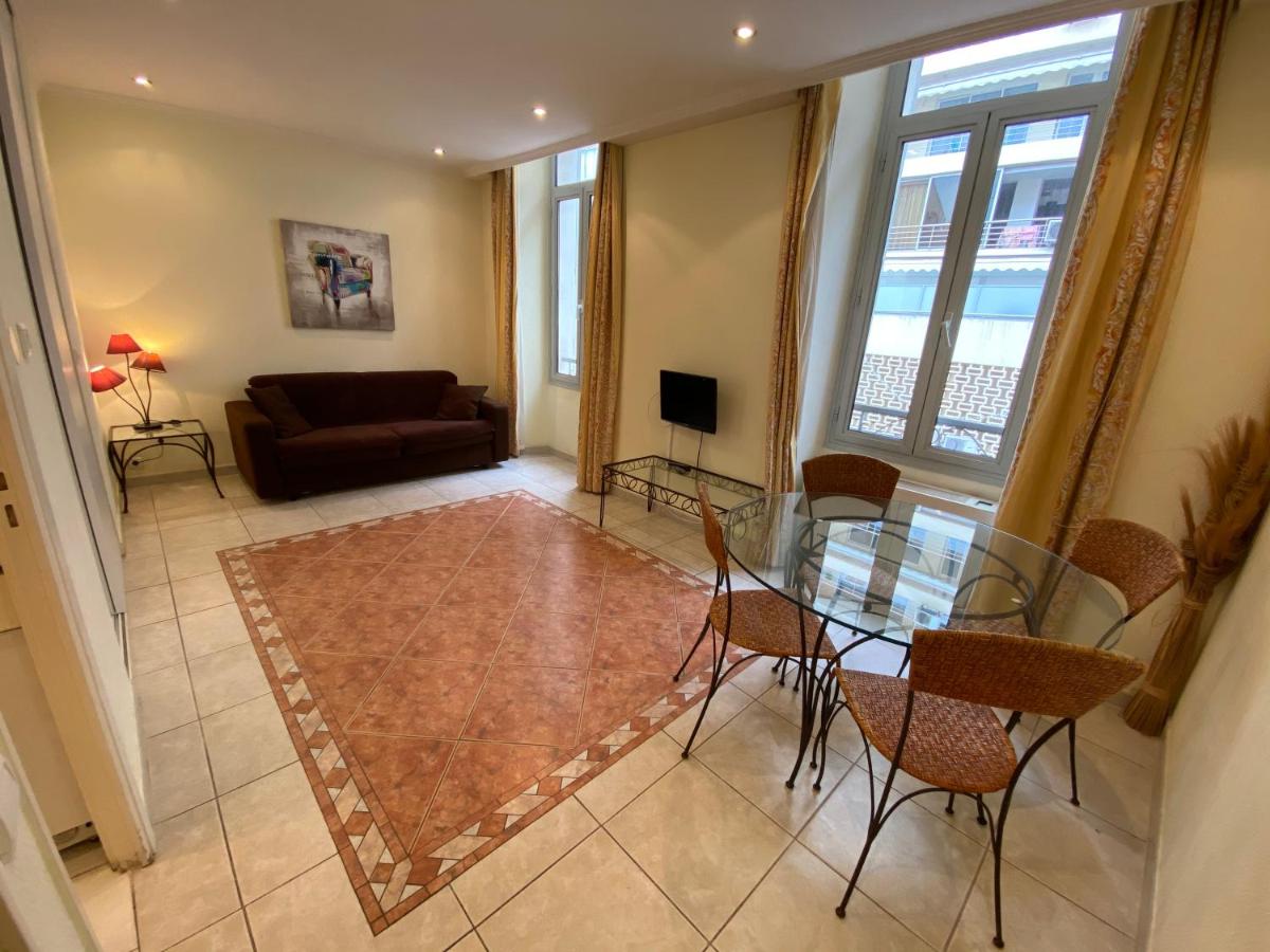 Superior One-Bedroom Apartment