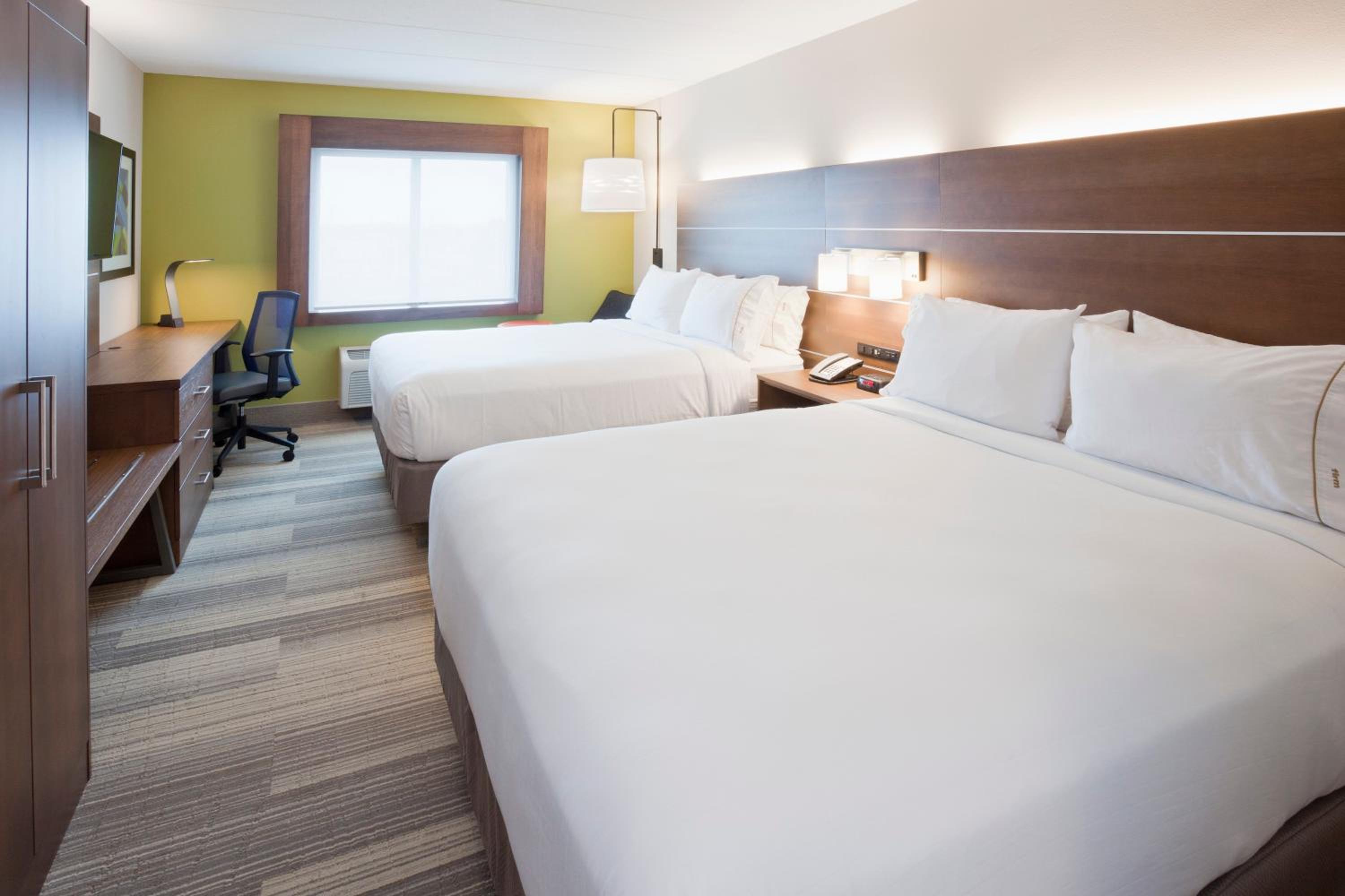 Standard Room with Two Queen Beds - Photo 1