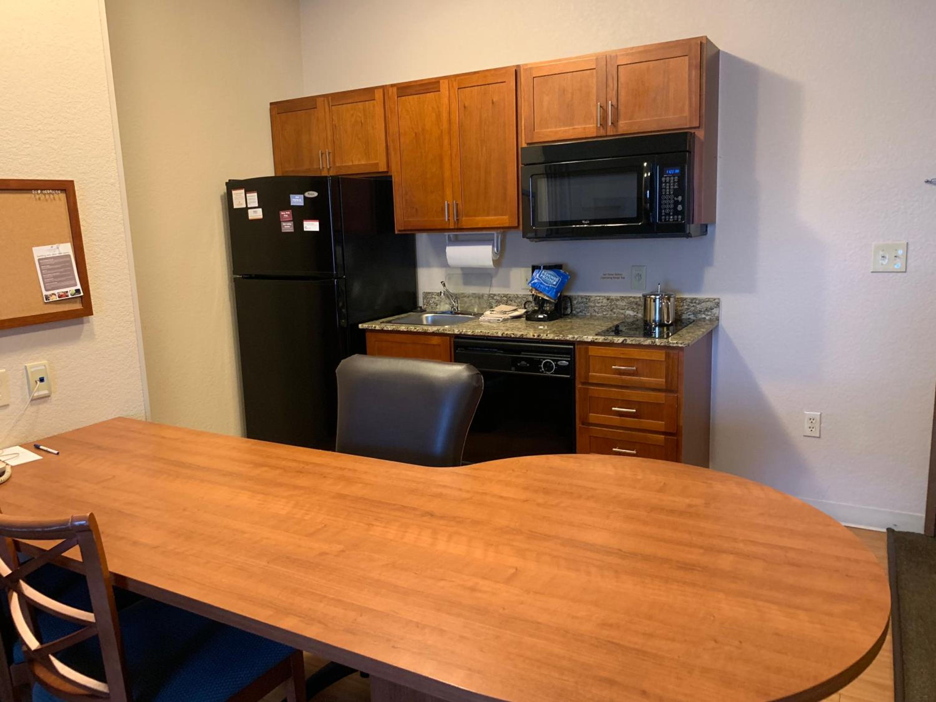 One-Bedroom Suite - Photo 4