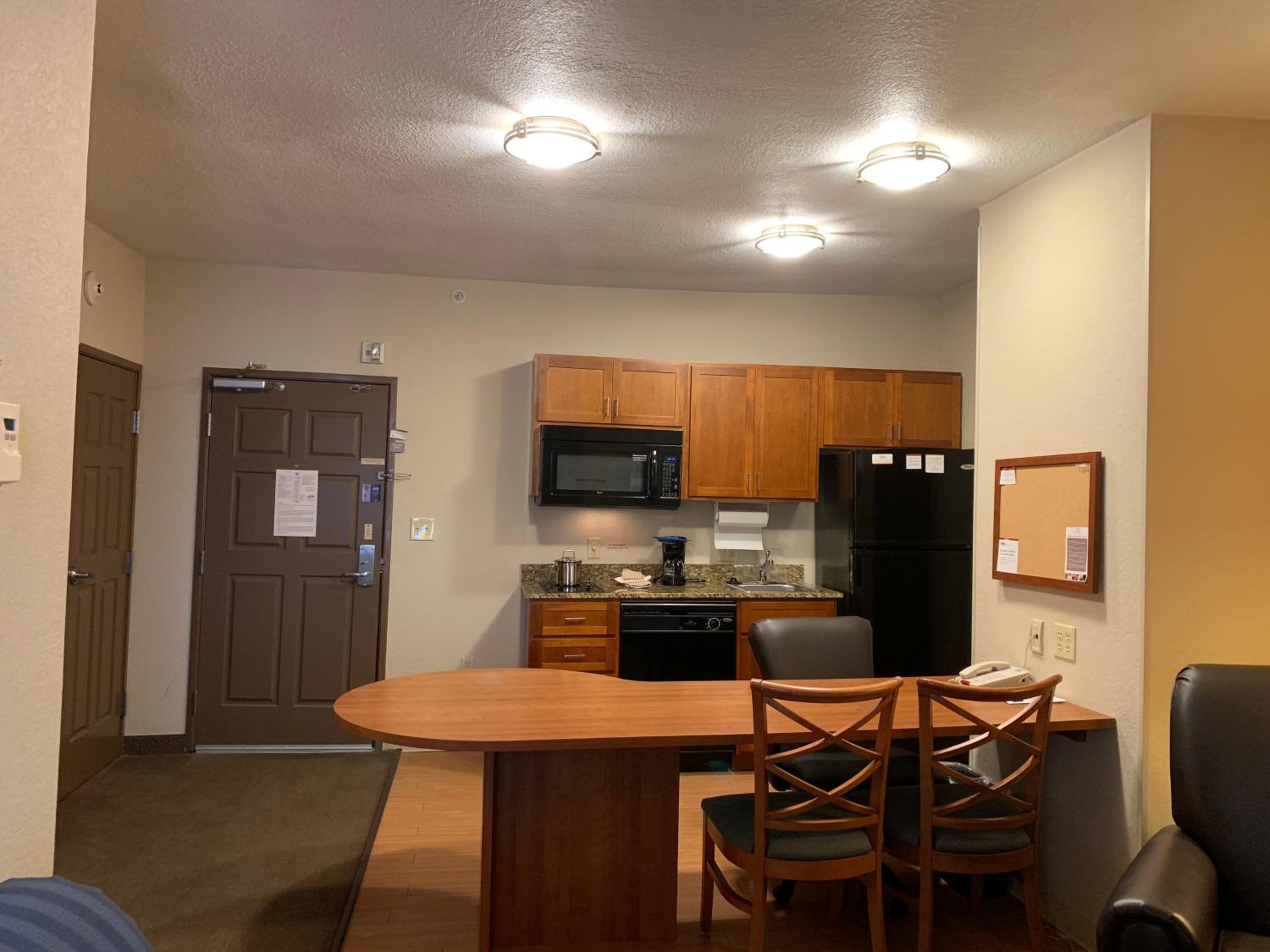 One-Bedroom Suite - Photo 5