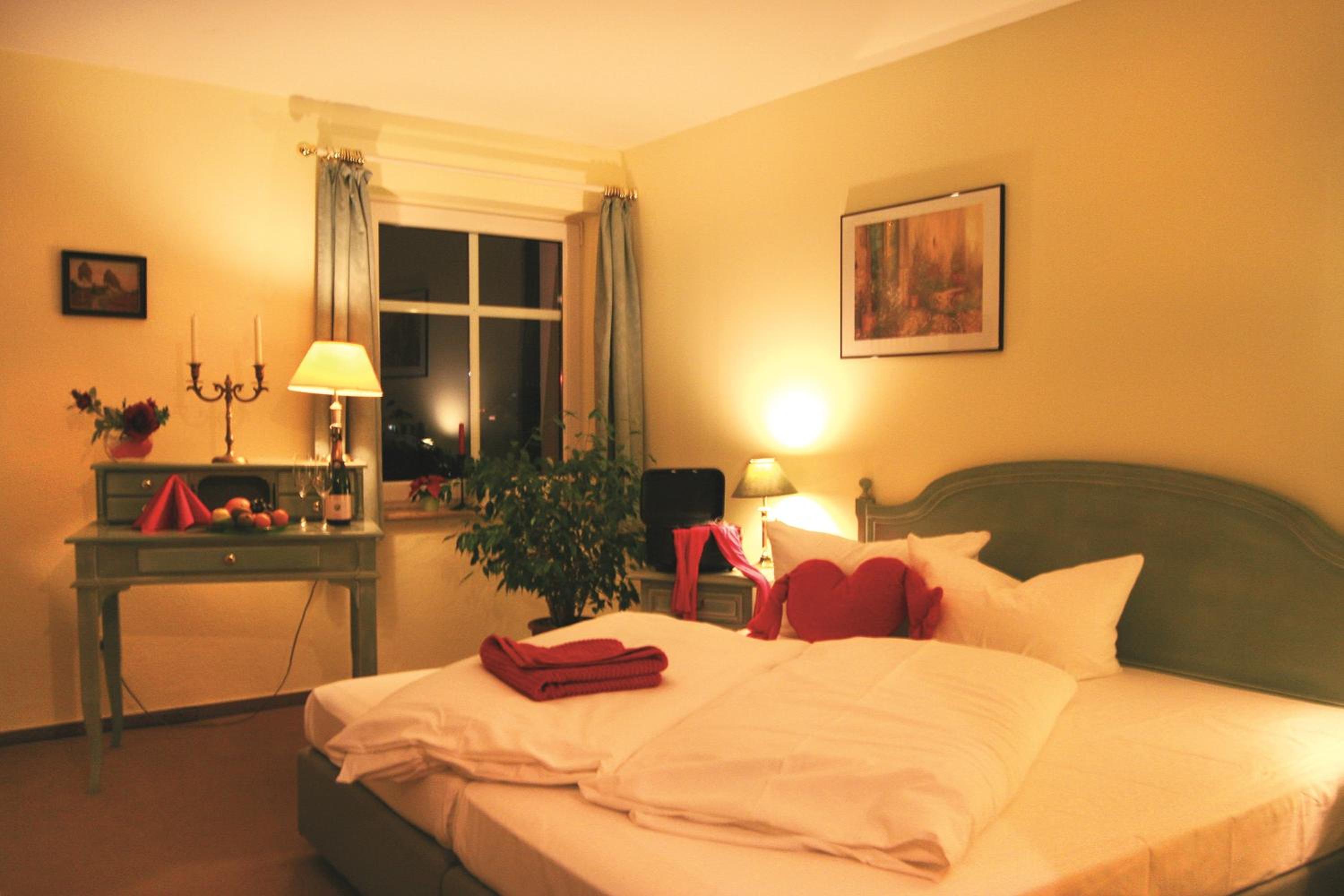 Double Room with Private Bathroom - Photo 8