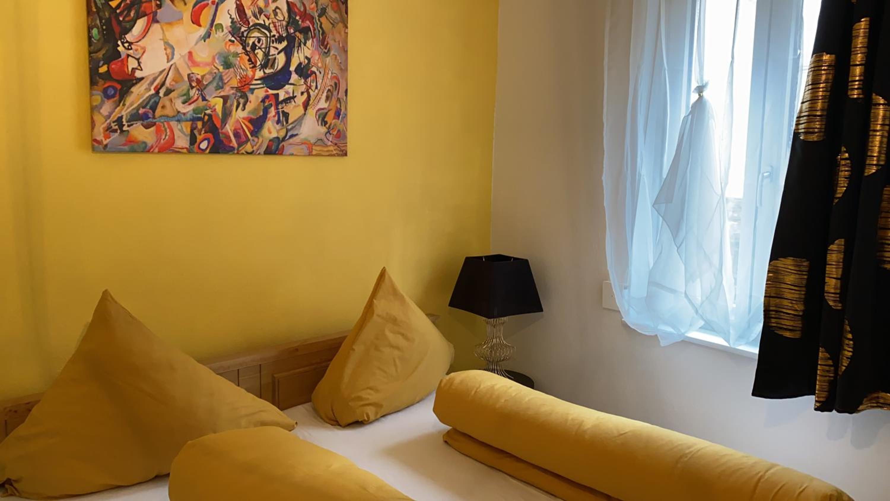Large Double Room - Photo 3