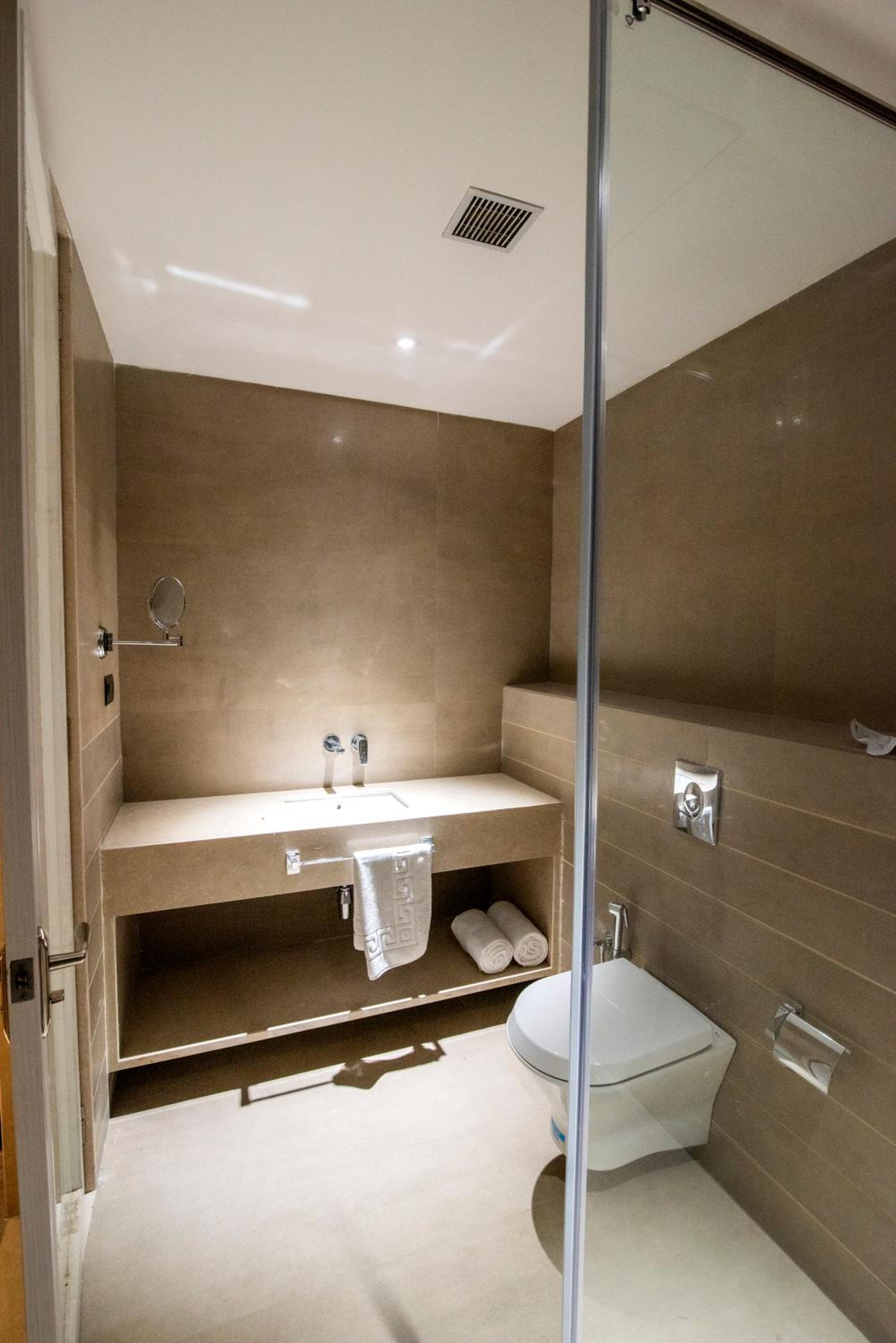 Deluxe Room - Photo 3