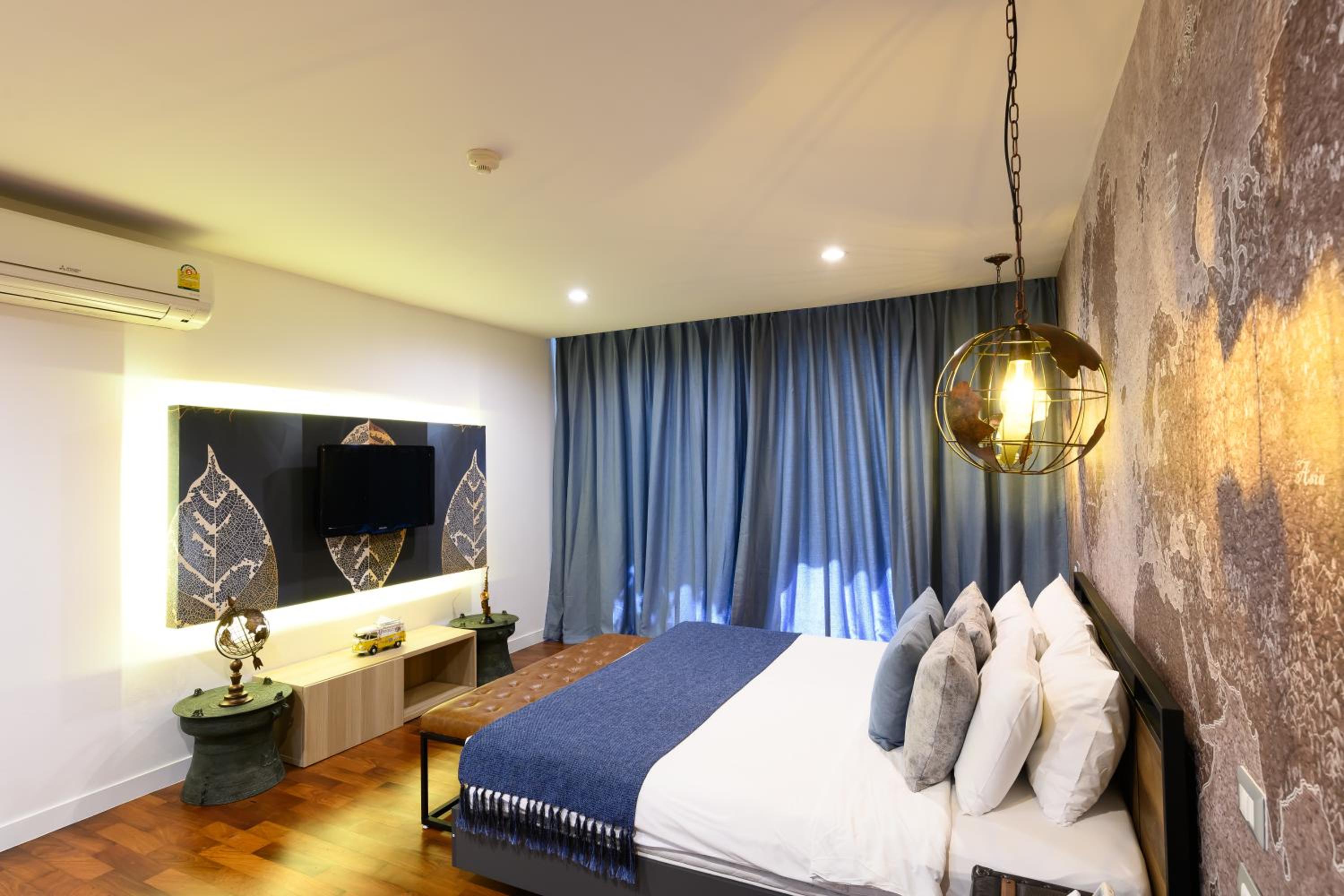 Embassy Suite Six Bedroom Duplex photo 2