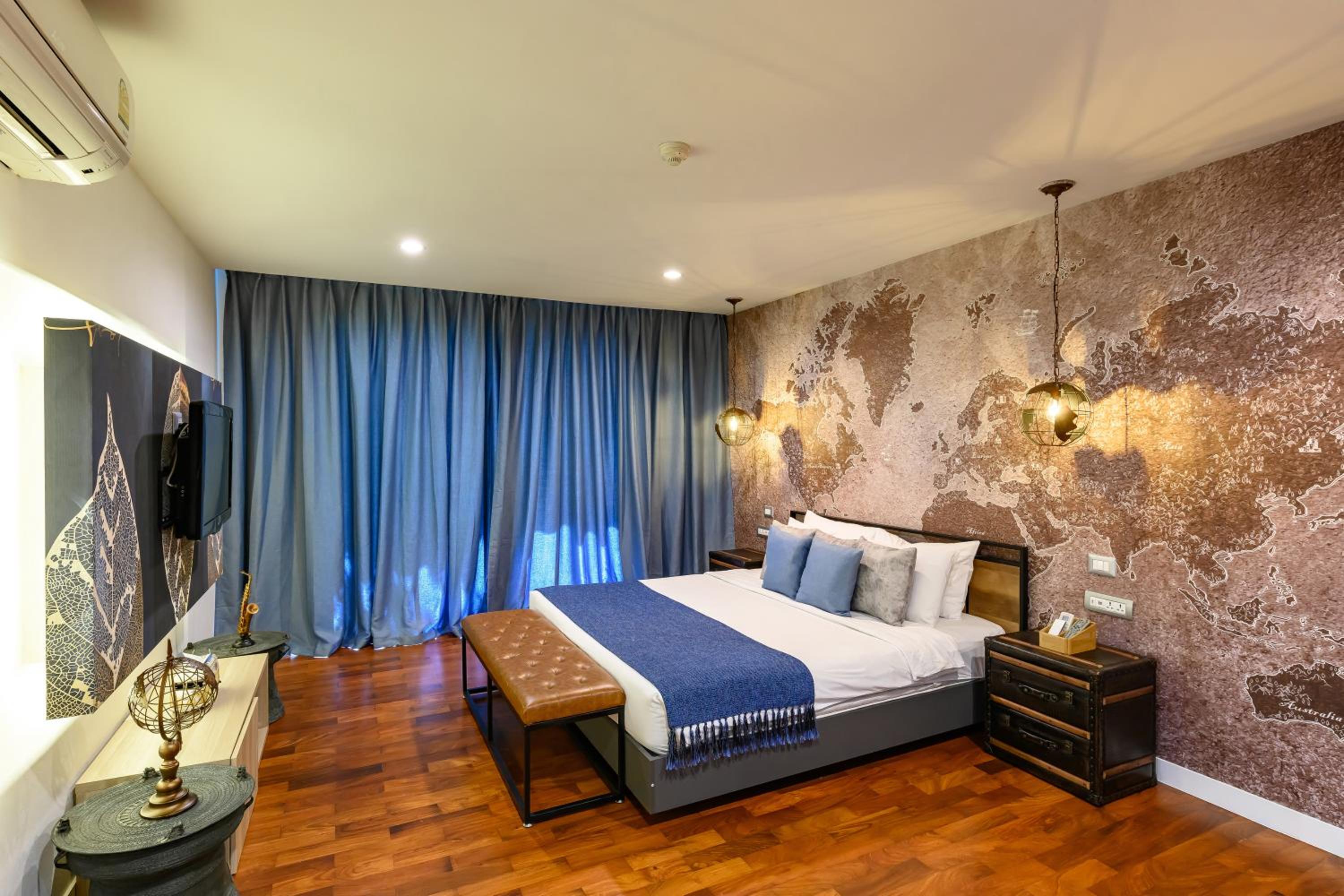 Embassy Suite Six Bedroom Duplex photo 3