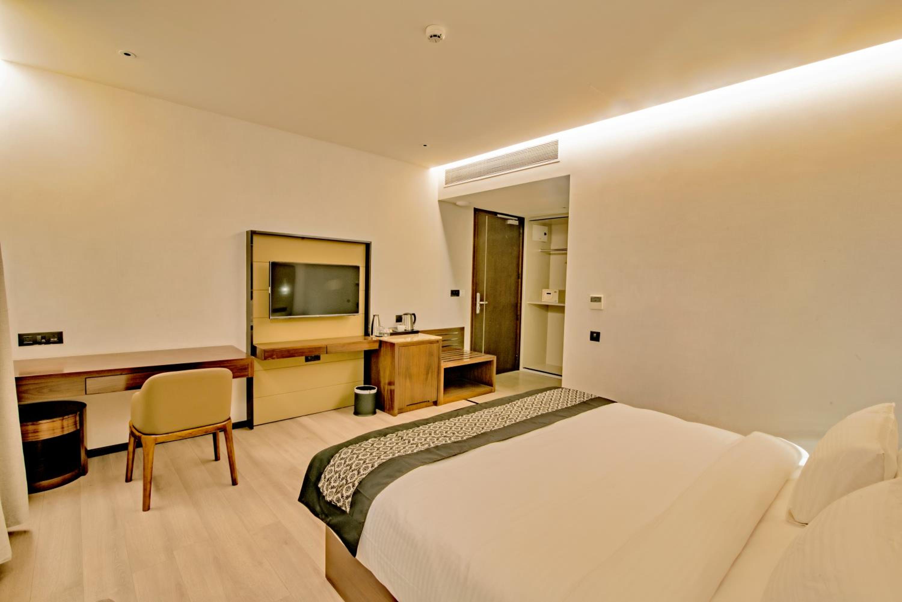 Deluxe Room - Photo 4