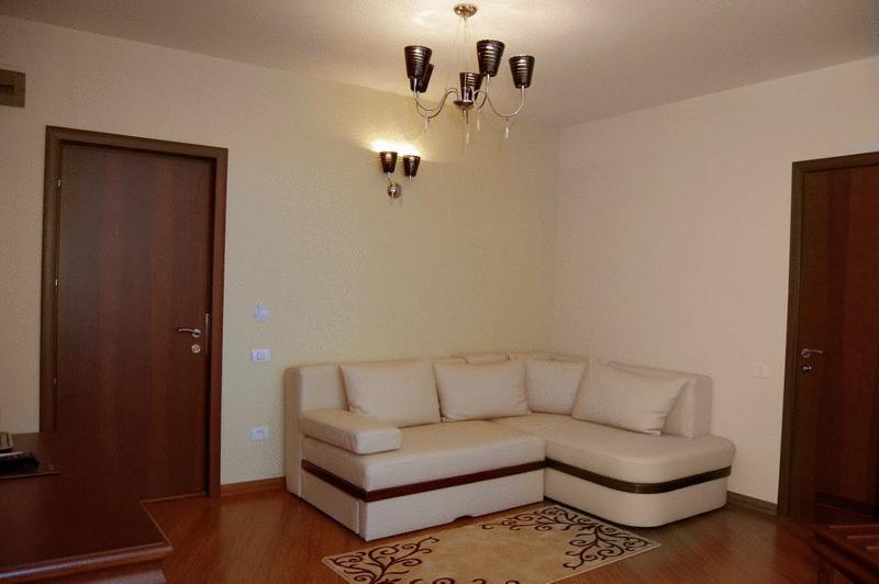 One-Bedroom Suite - Photo 1