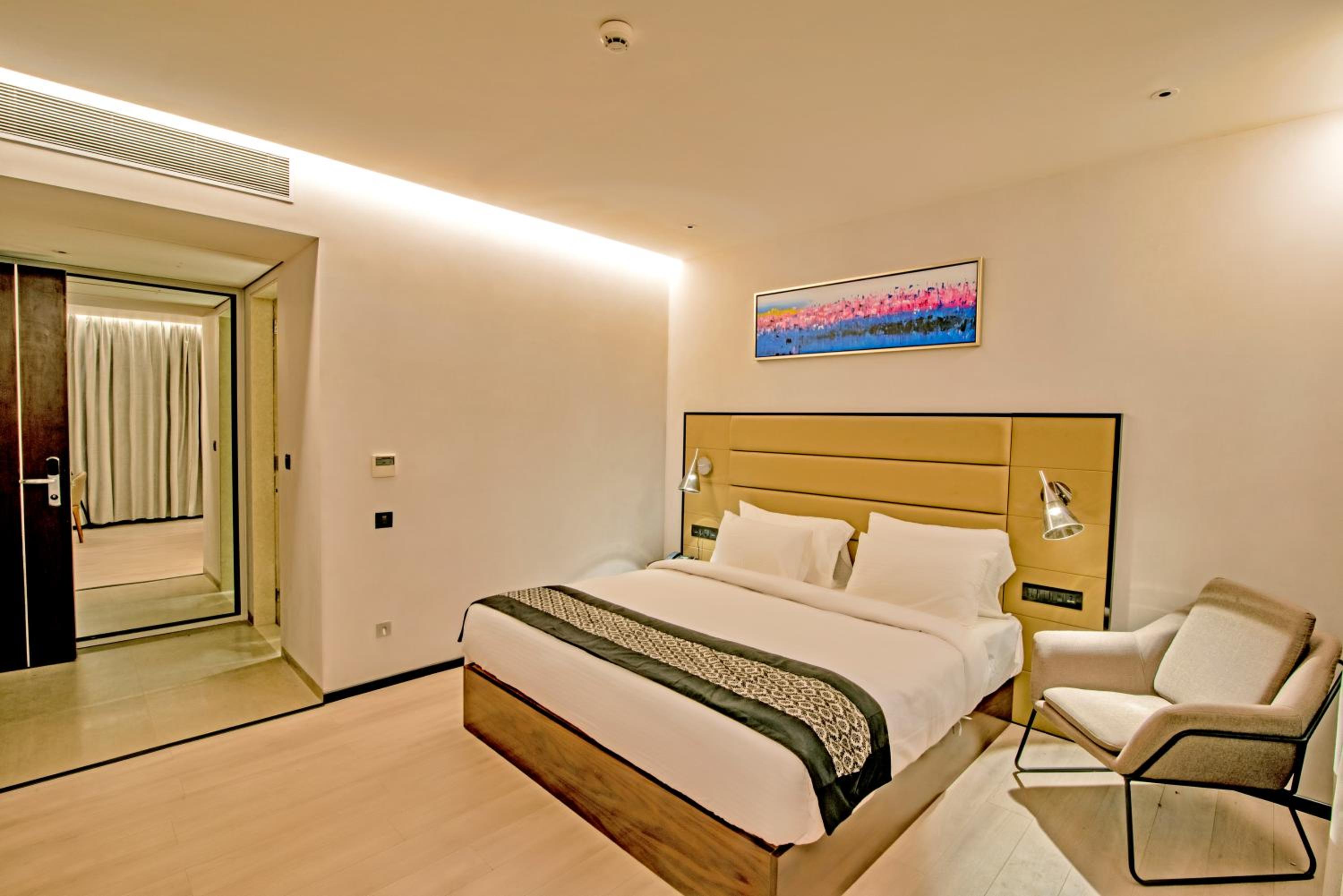 Deluxe Room - Photo 5