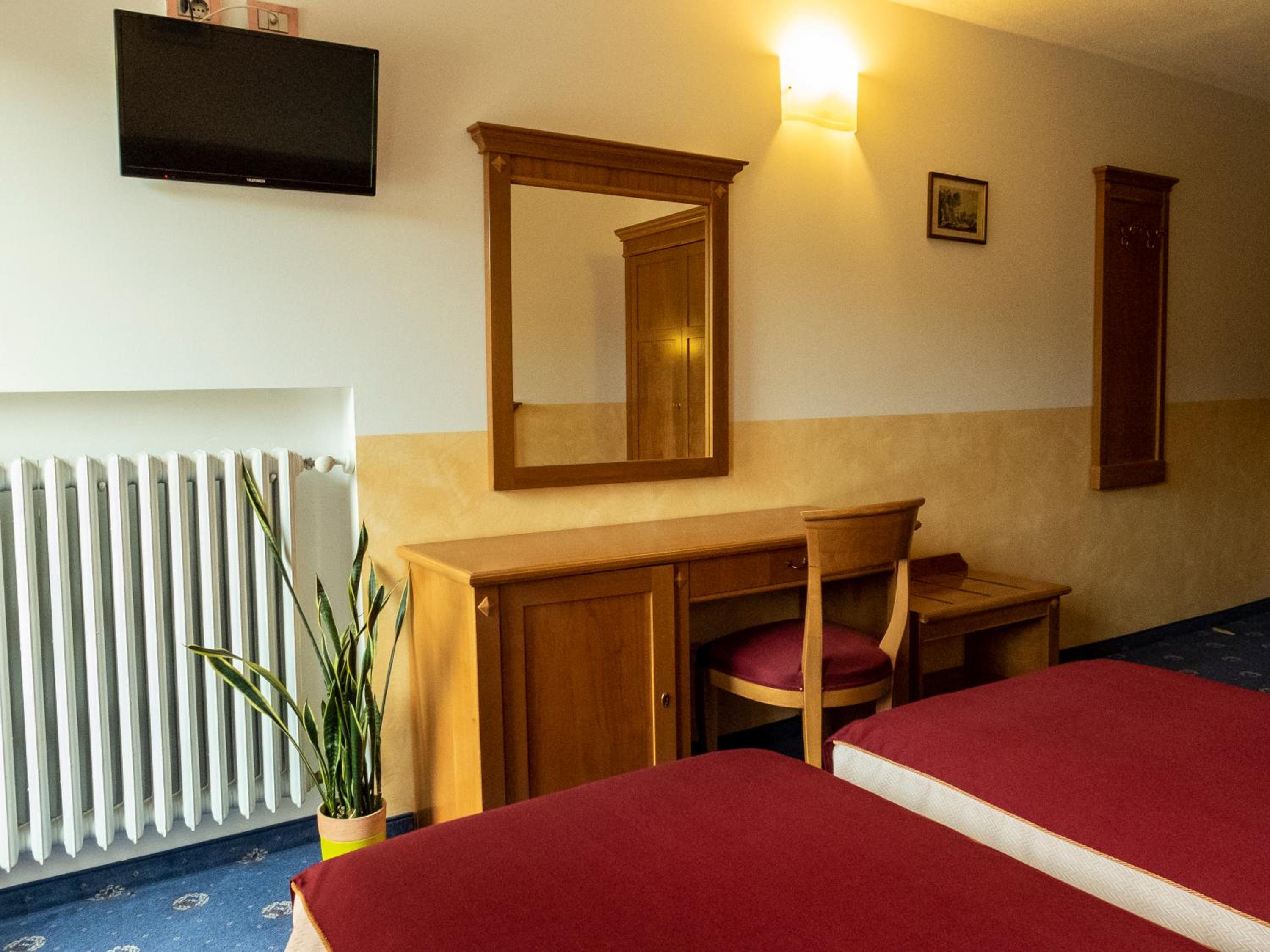 Double or Twin Room - Photo 3