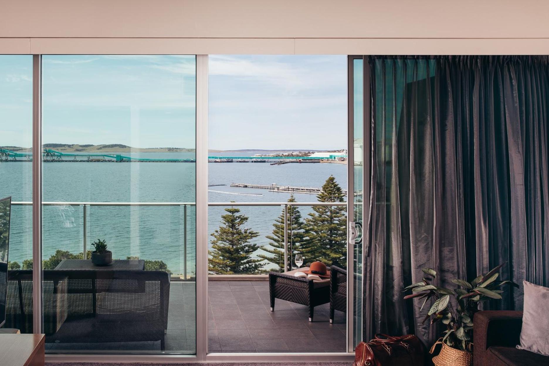 Luxury Suite with Ocean View photo 3