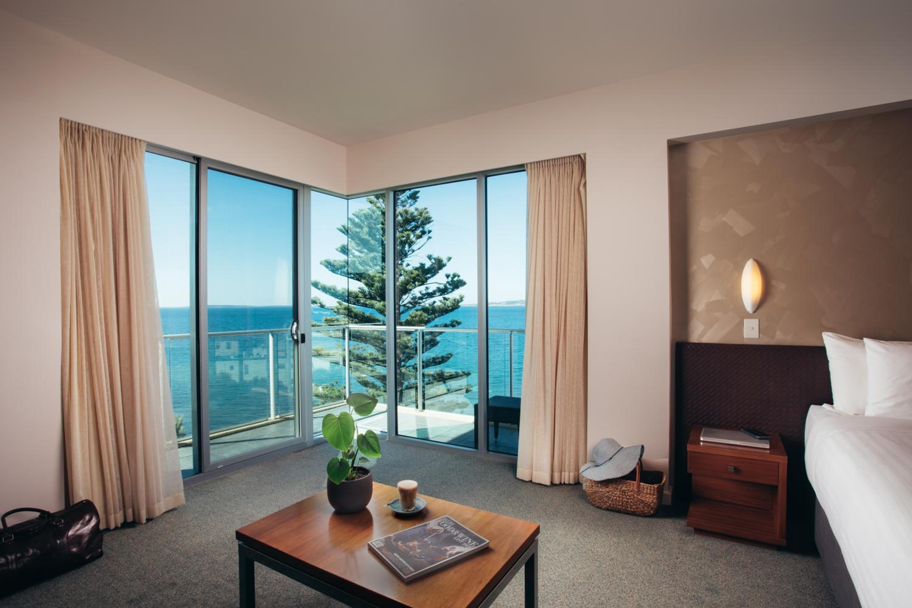 Deluxe Suite with Spa Bath photo 3