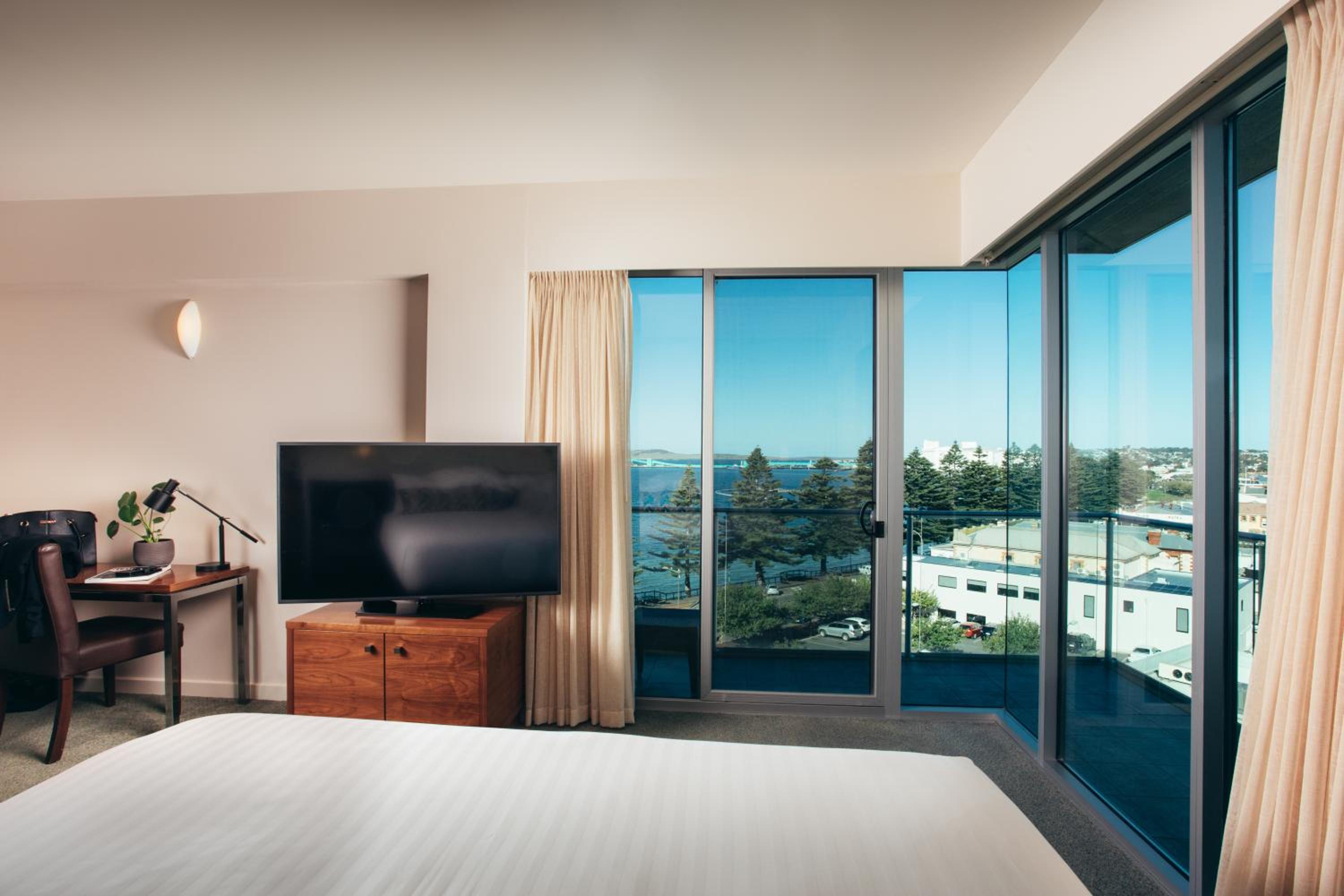 Deluxe Suite with Spa Bath photo 1
