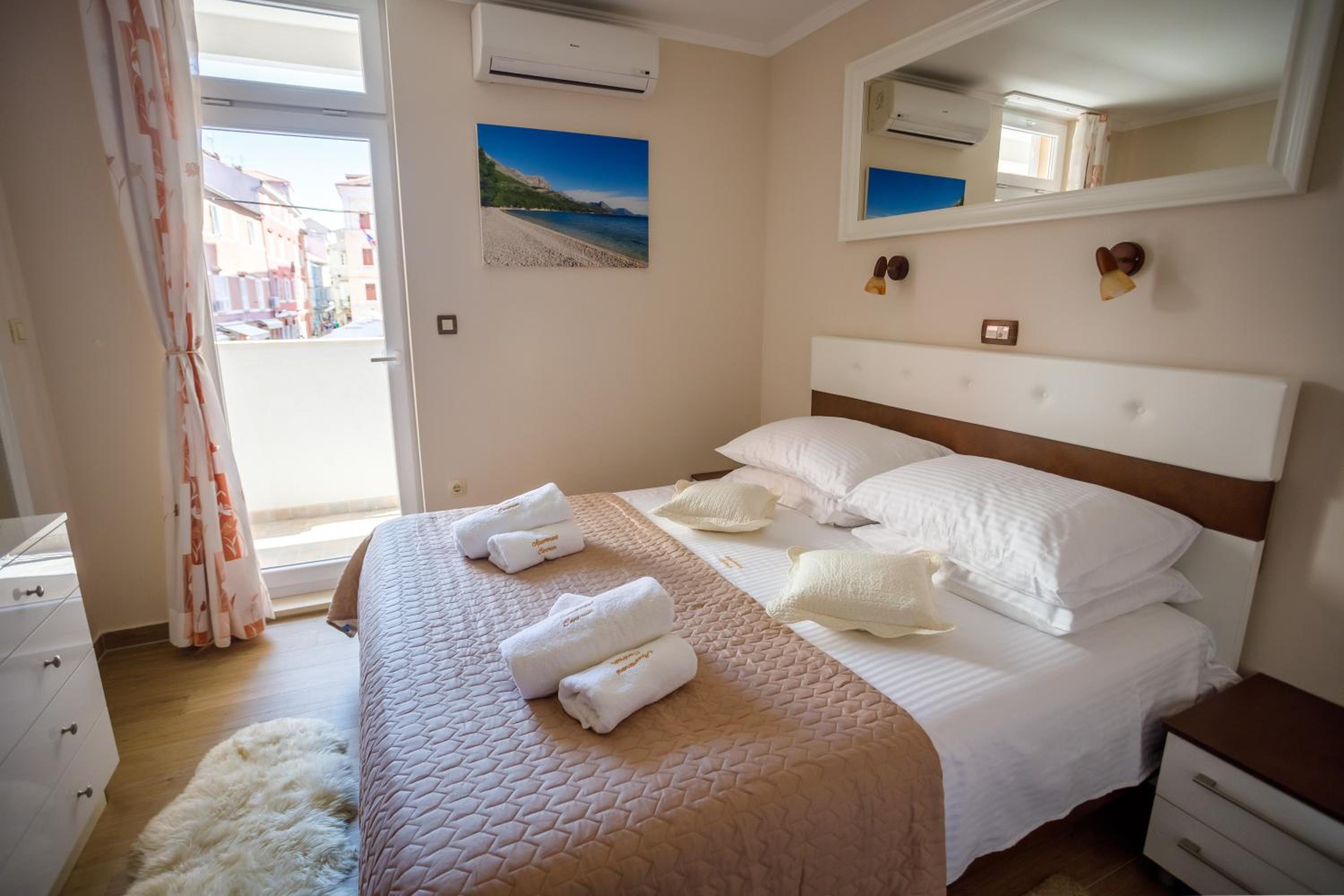 Two-Bedroom Apartment with Balcony - Photo 10