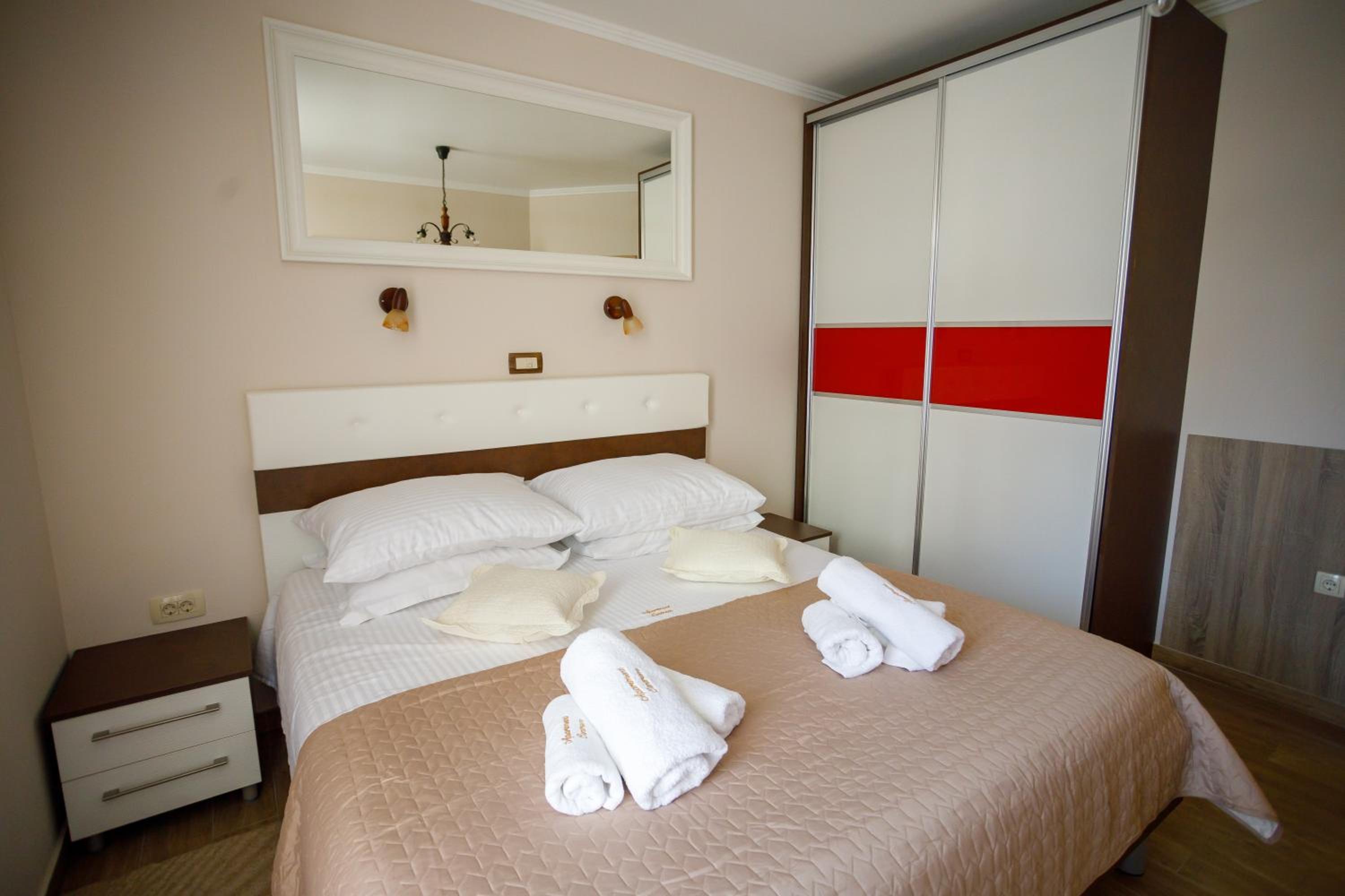 Two-Bedroom Apartment with Balcony - Photo 16