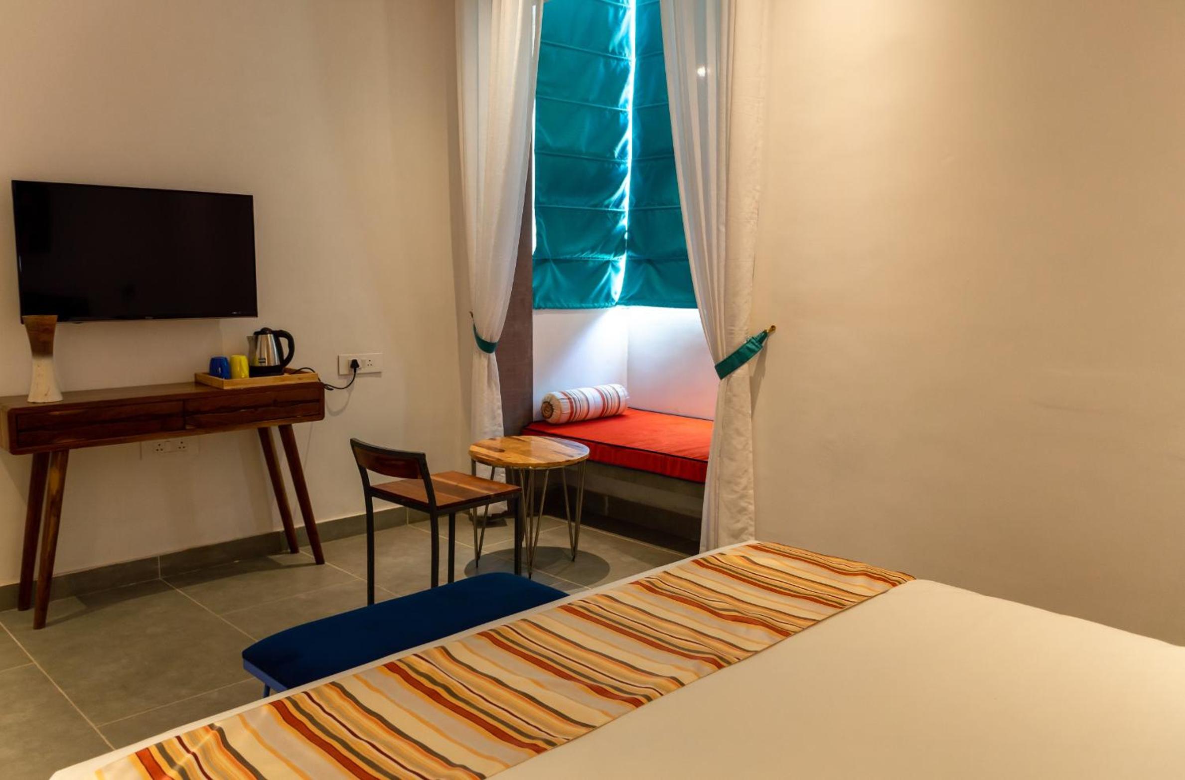Double or Twin Room - 20% off on Lunch ,Happy Hours(12pm-6pm) 1+1 on mocktail or cocktail, Live Music (Thu to Sun, 8 pm onwards)