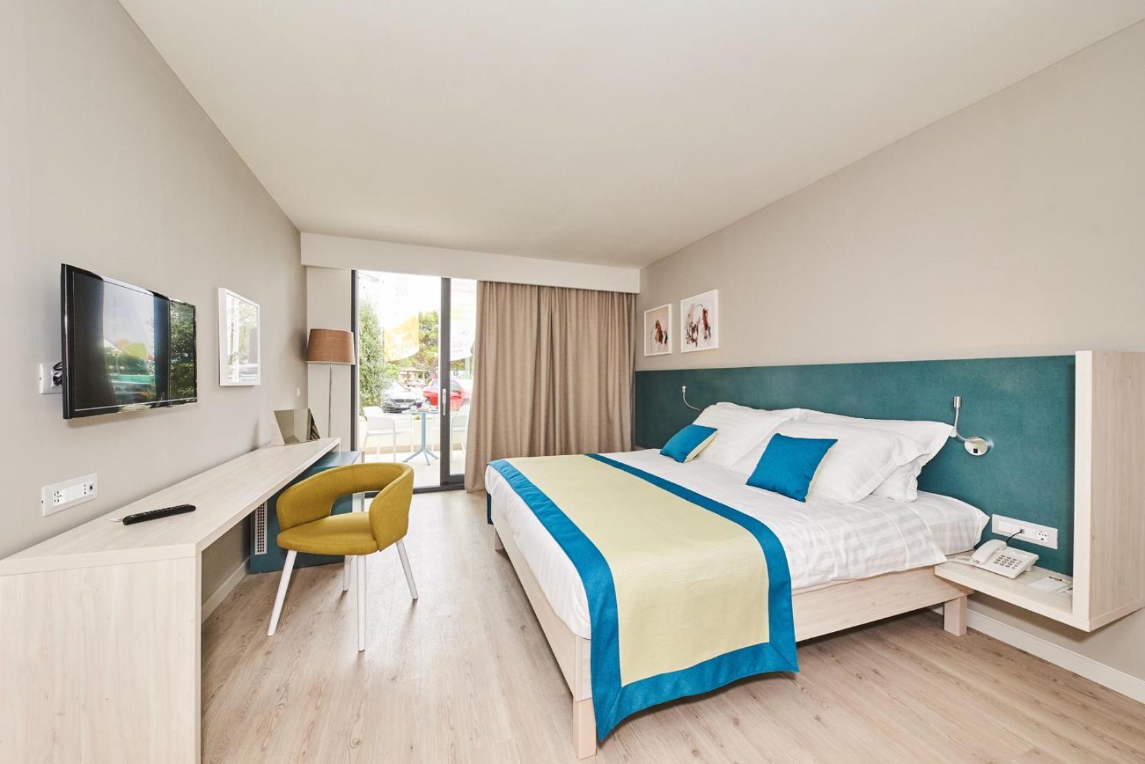 Classic Room with Balcony - Sea Side - Photo 2