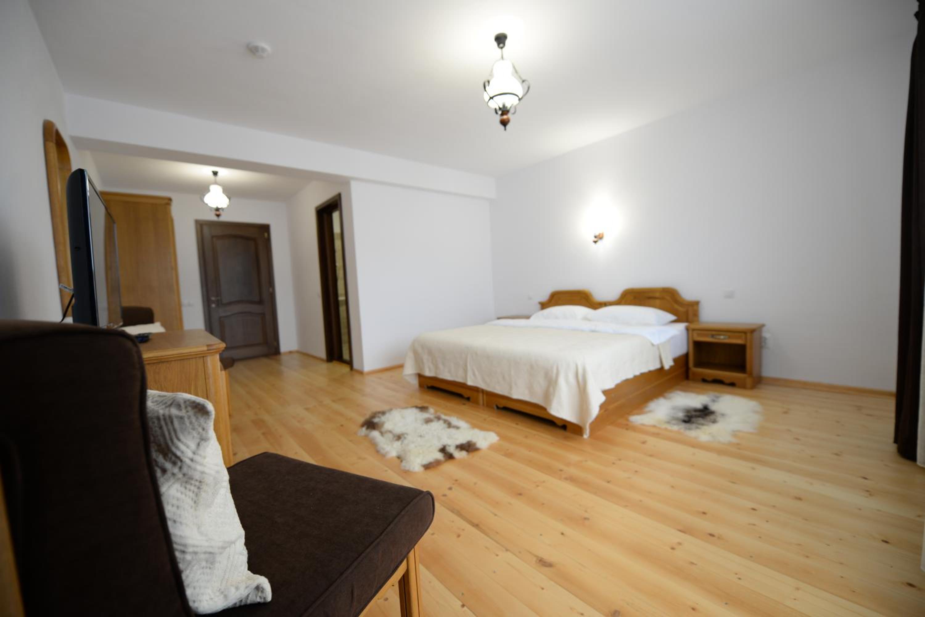 Double Room - Photo 3