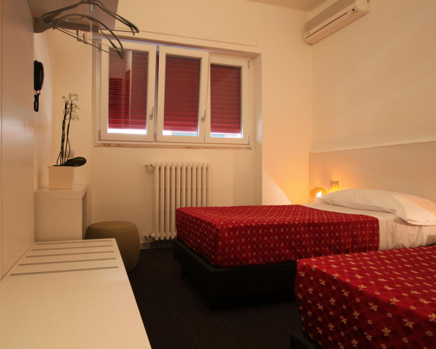 Double or Twin Room - Photo 10