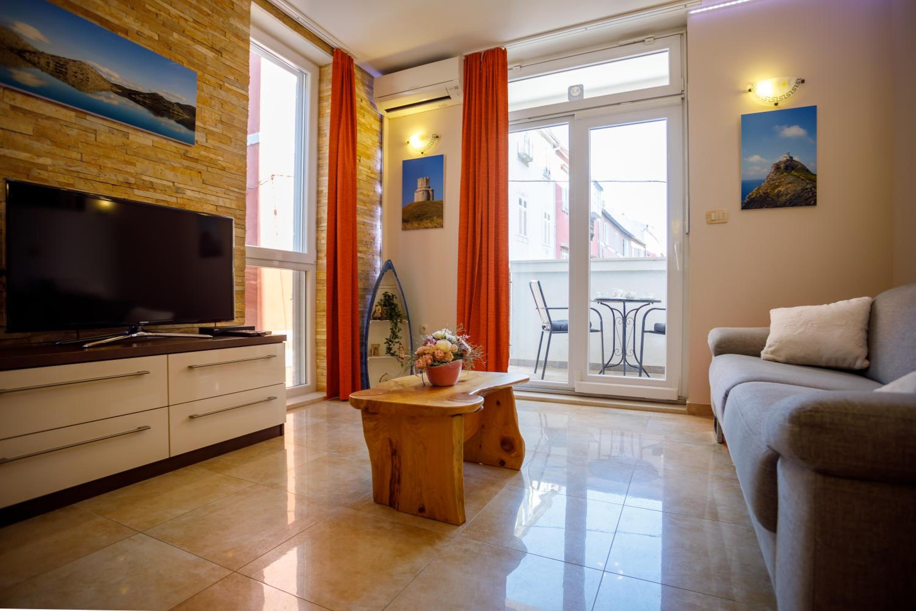 Two-Bedroom Apartment with Balcony - Photo 20