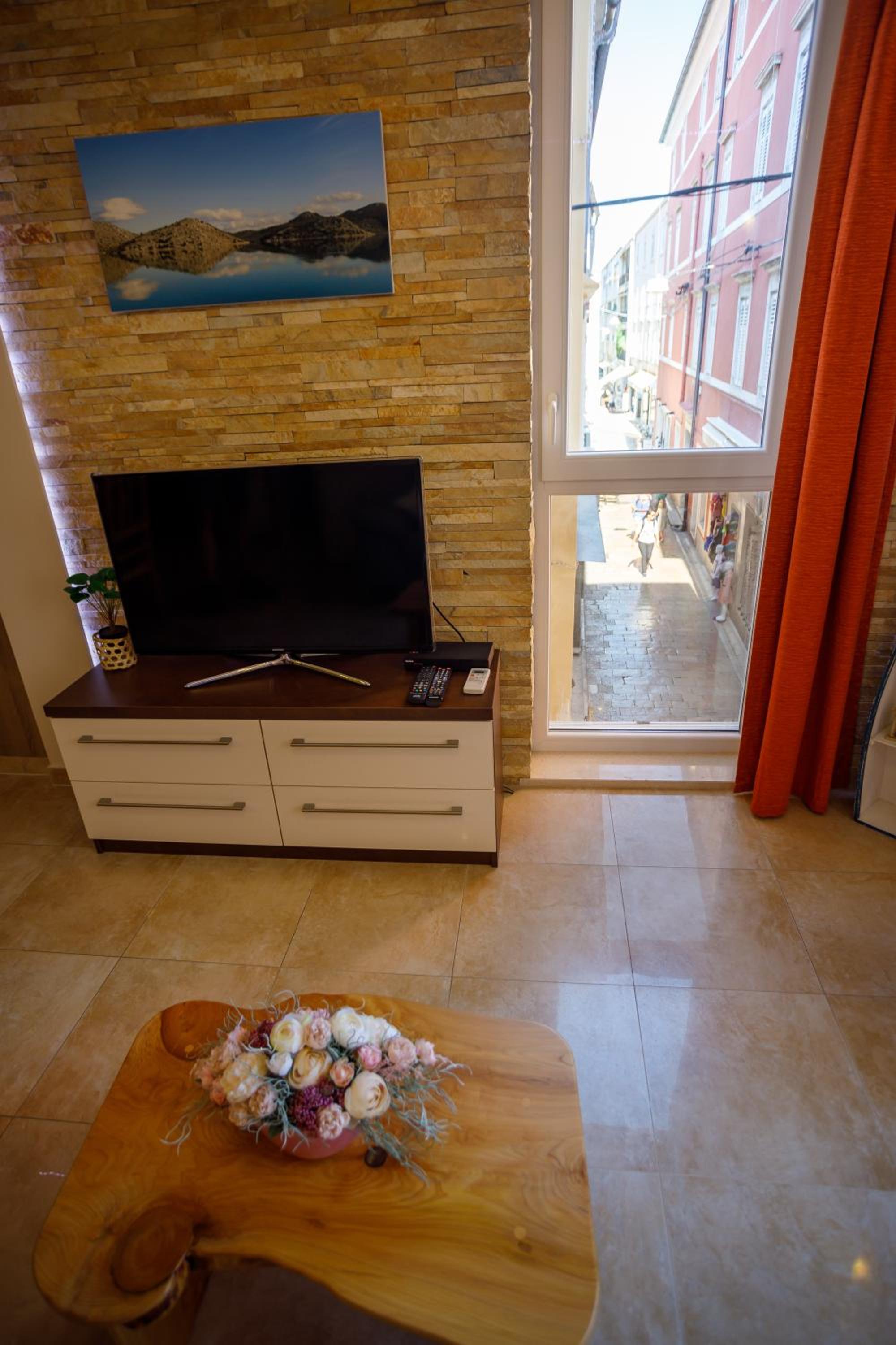 Two-Bedroom Apartment with Balcony - Photo 21
