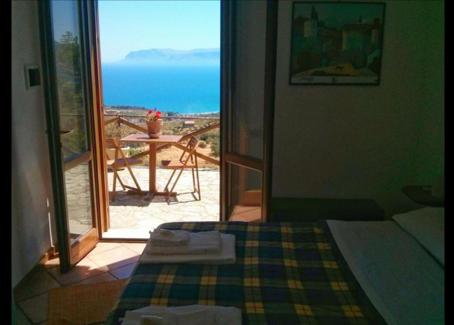Double or Twin Room with Sea View photo 3