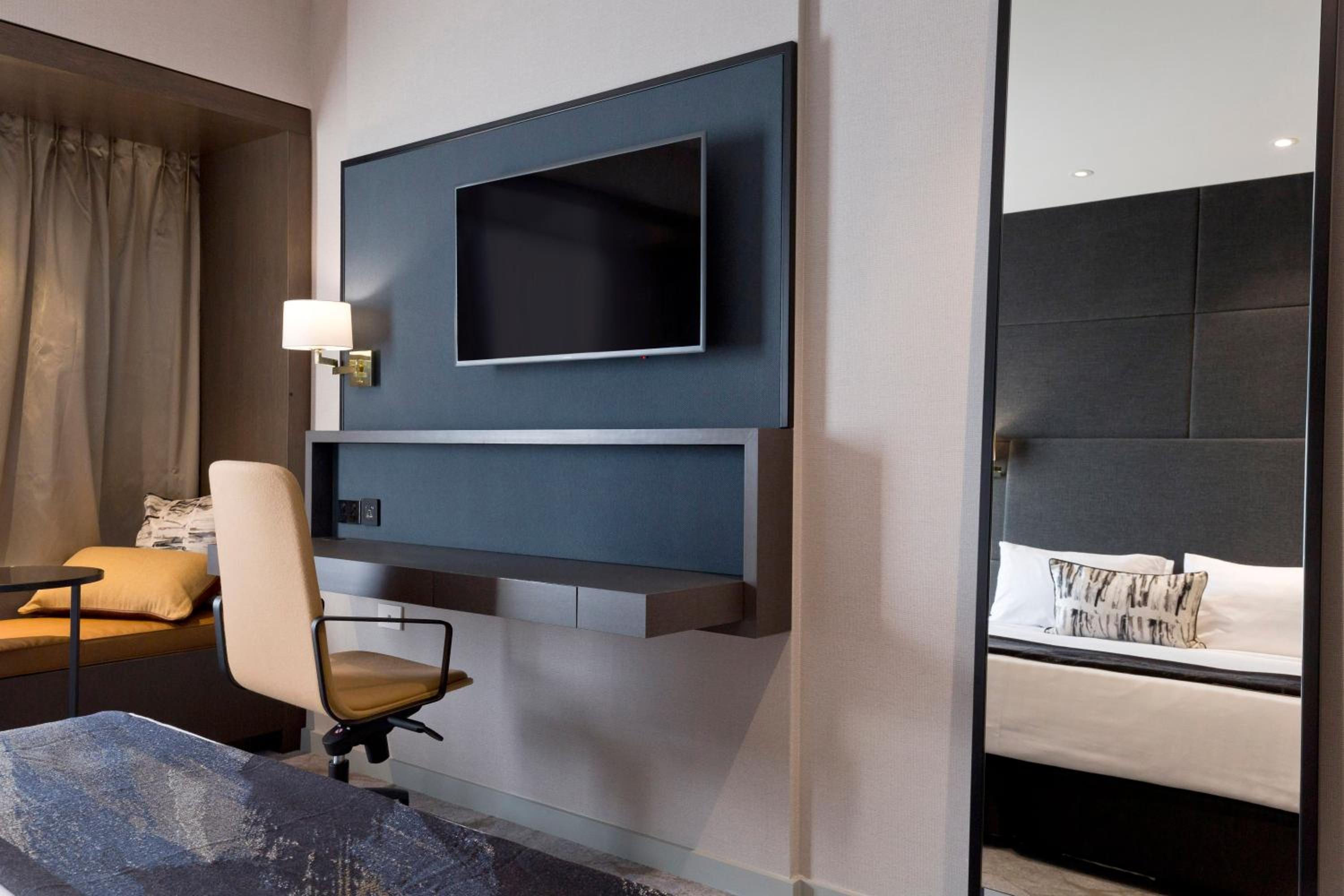 Standard King Room with City View - High Floor
