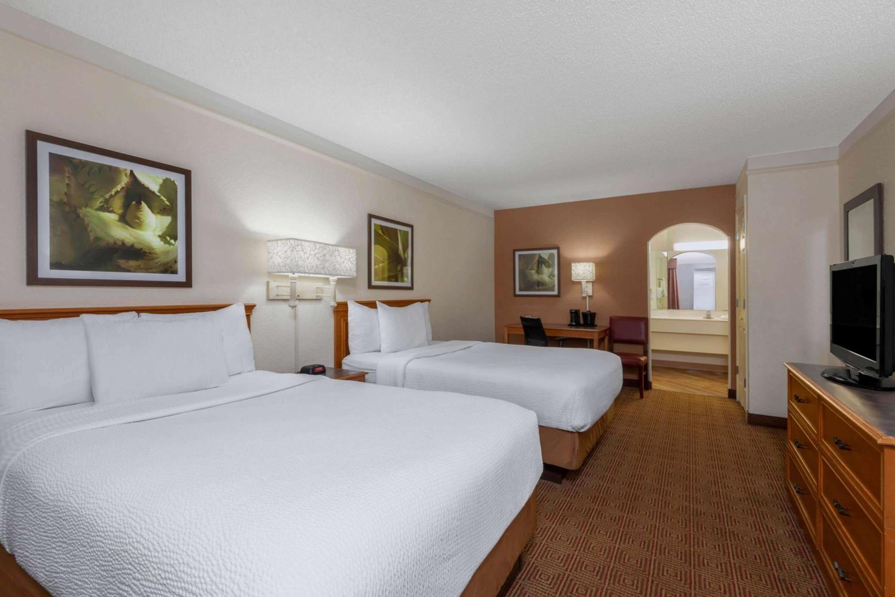 Double Room with Two Double Beds - Photo 1