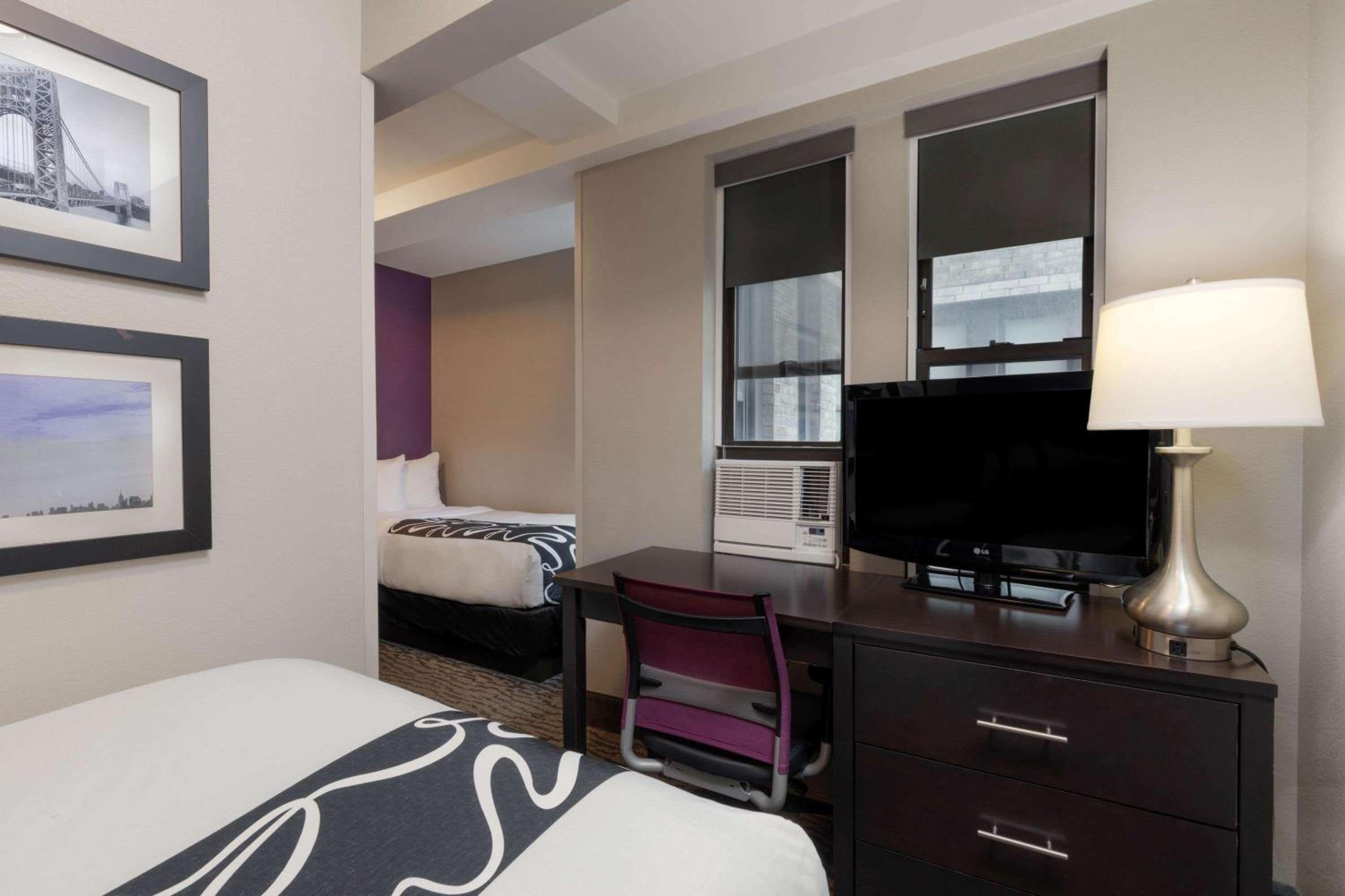 One Twin and One Full Bedroom photo 2