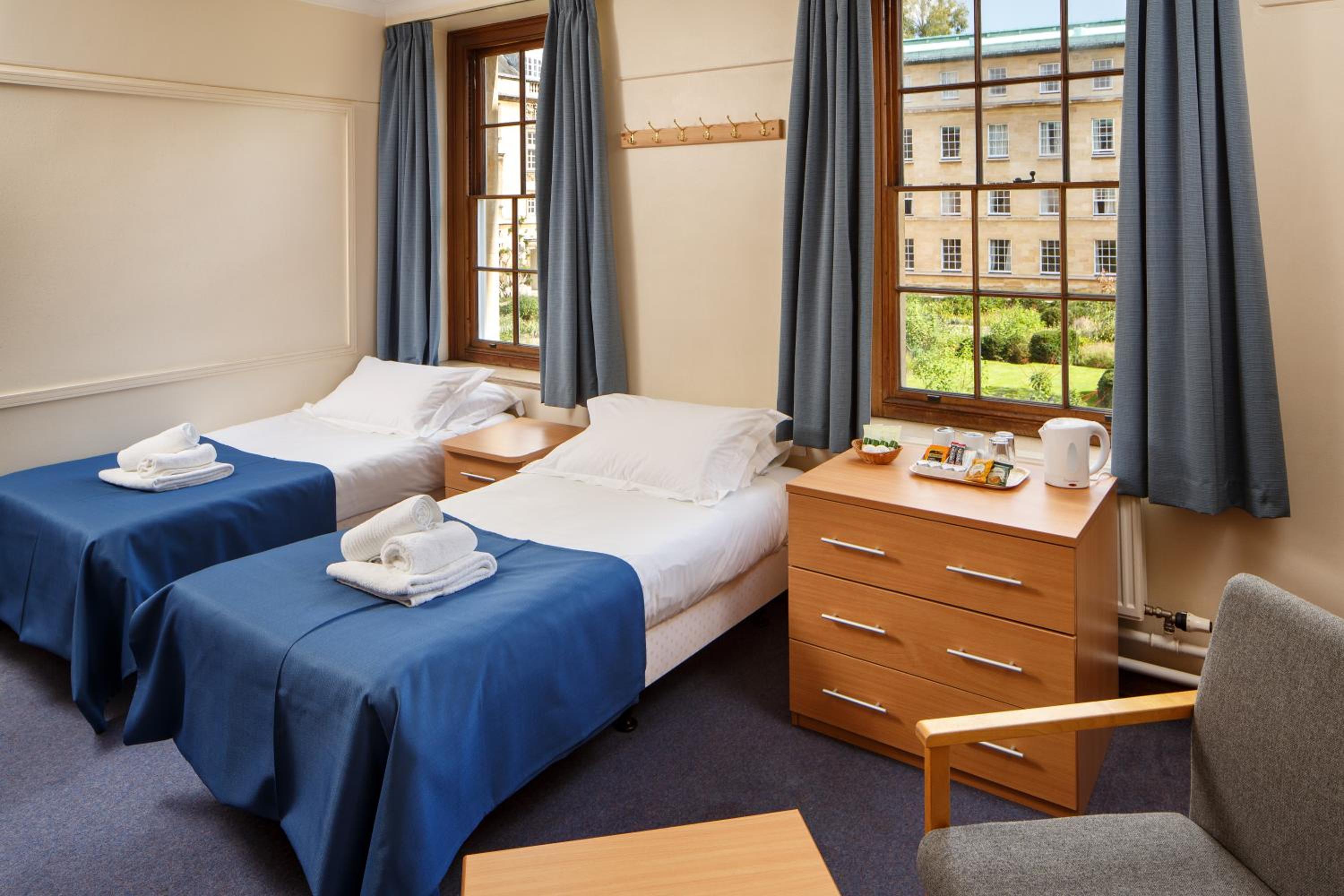 Standard Twin Room with Shared Bathroom photo 2