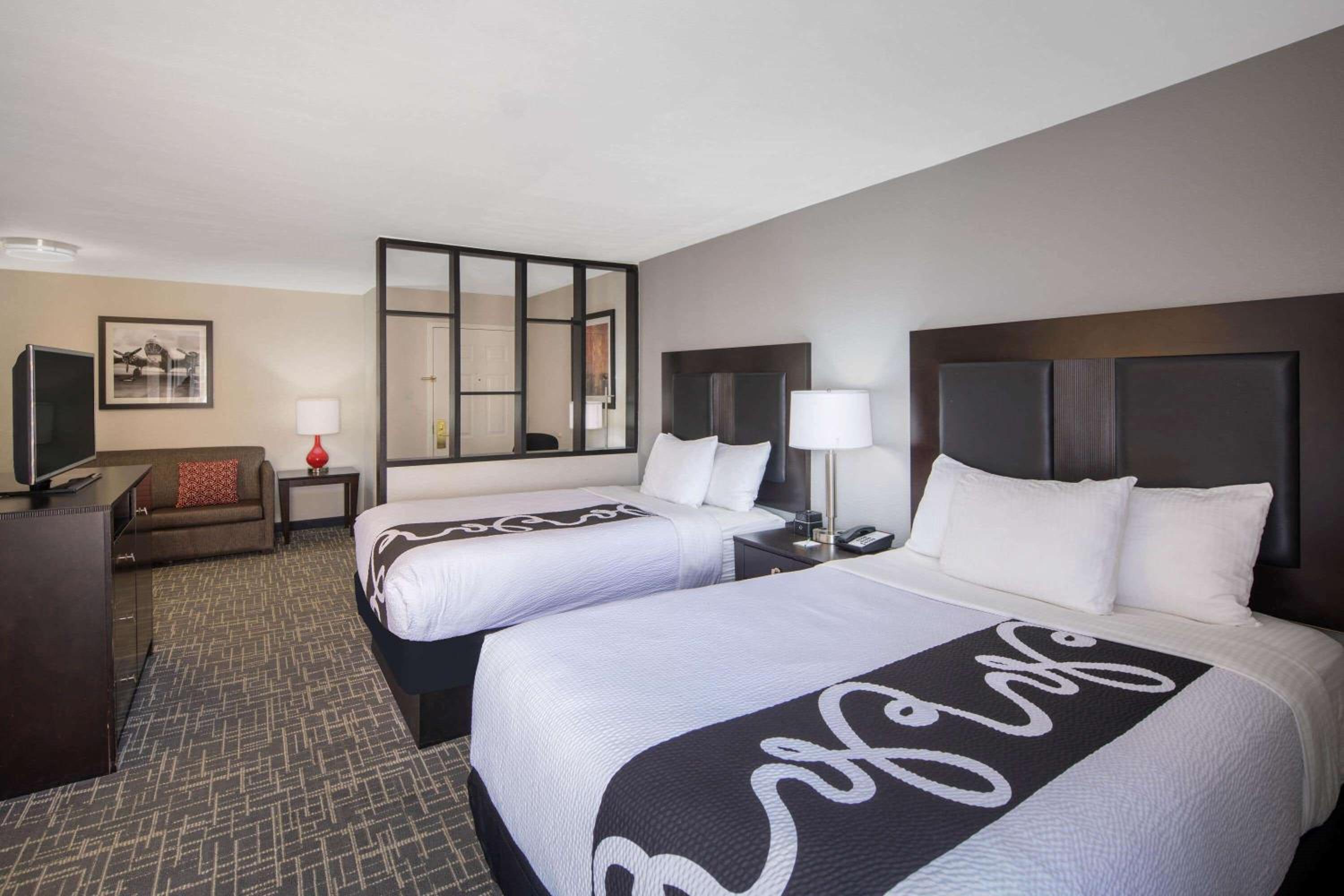 Studio Suite with Two Double Beds - Non-Smoking - Photo 2