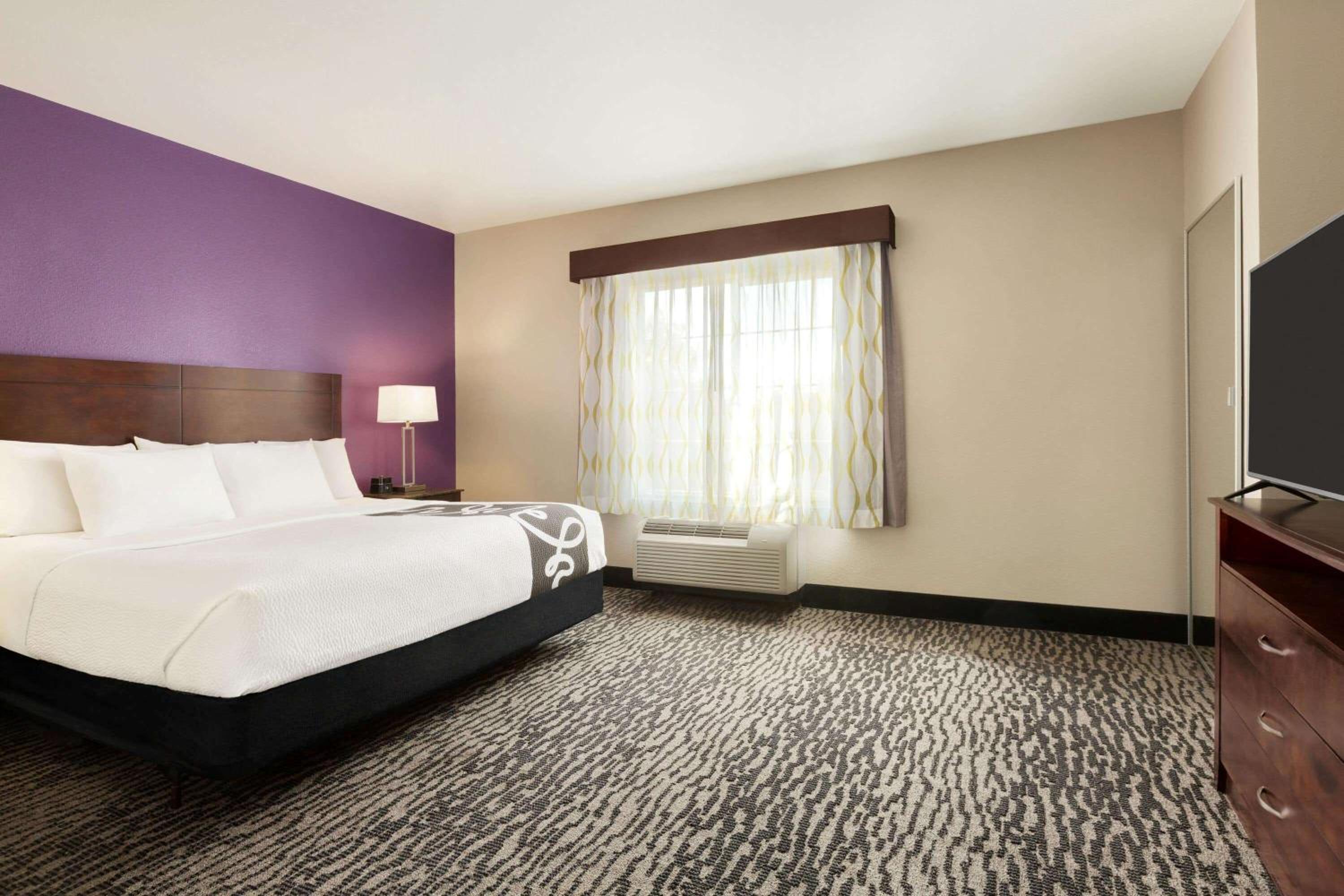 Two-Room King Suite - Non-Smoking - Photo 3