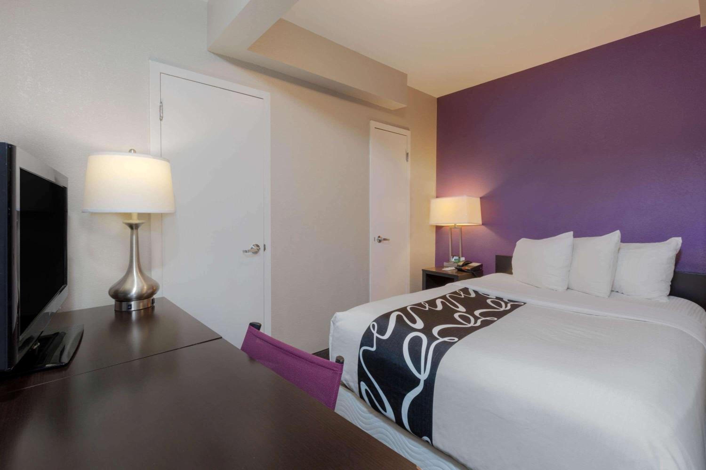 One Twin and One Full Bedroom photo 3