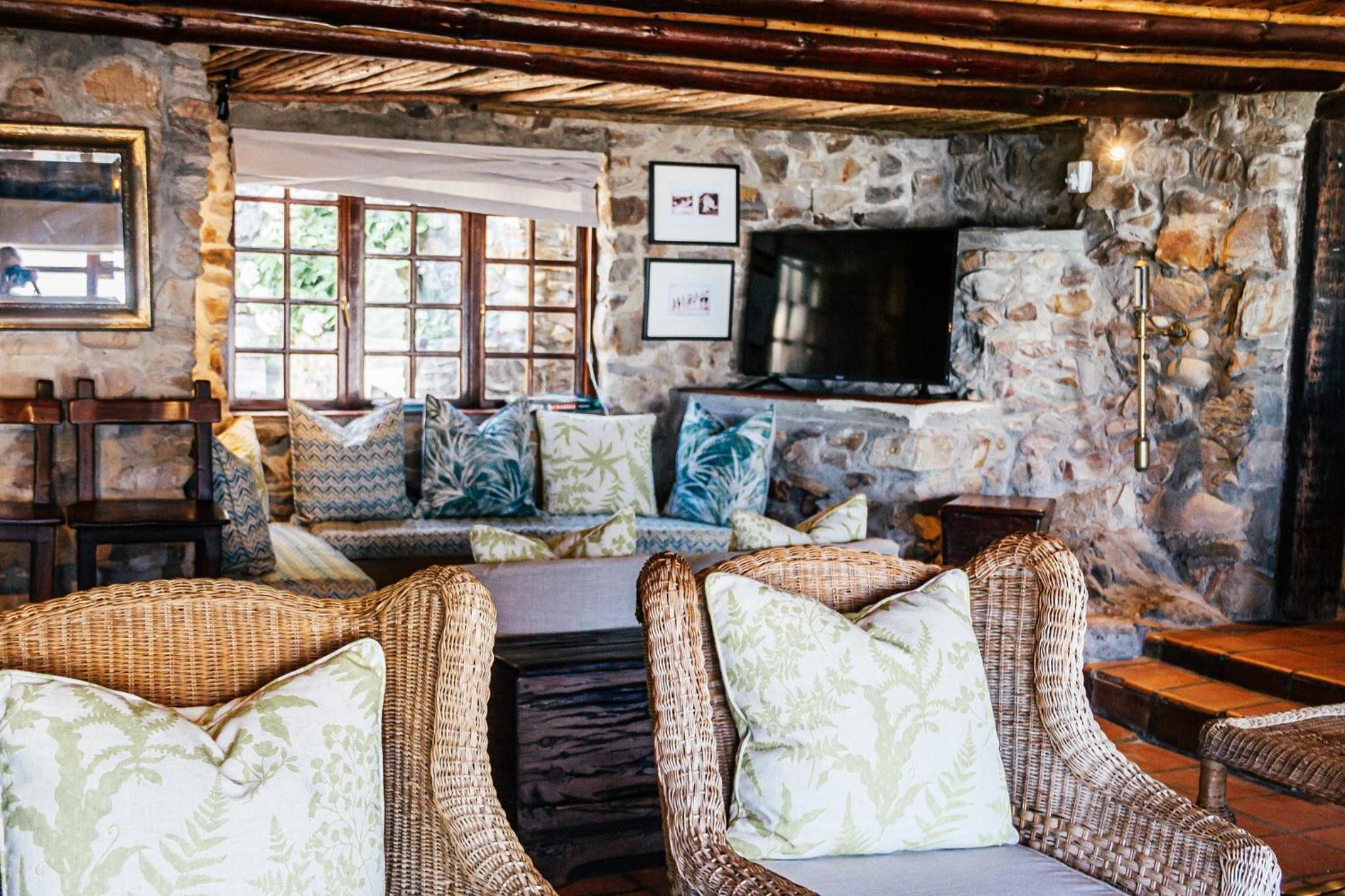 Six-Bedroom House photo 1