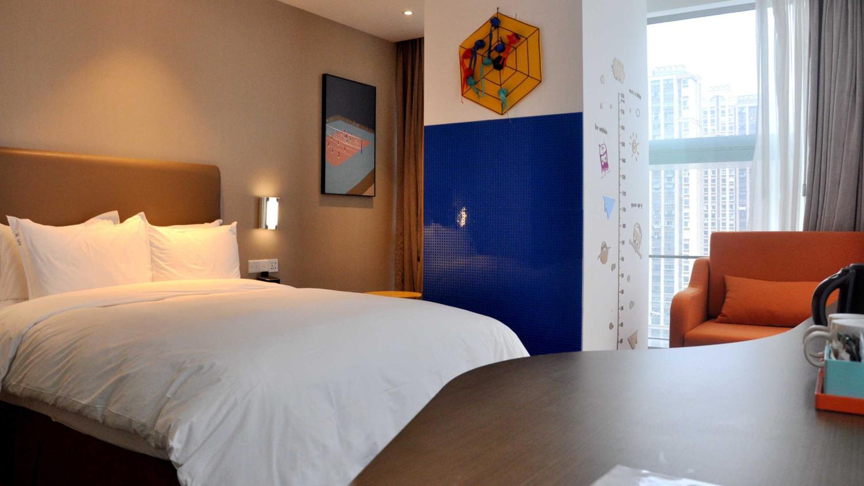 Standard Queen Room with Single Sofa Bed photo 1