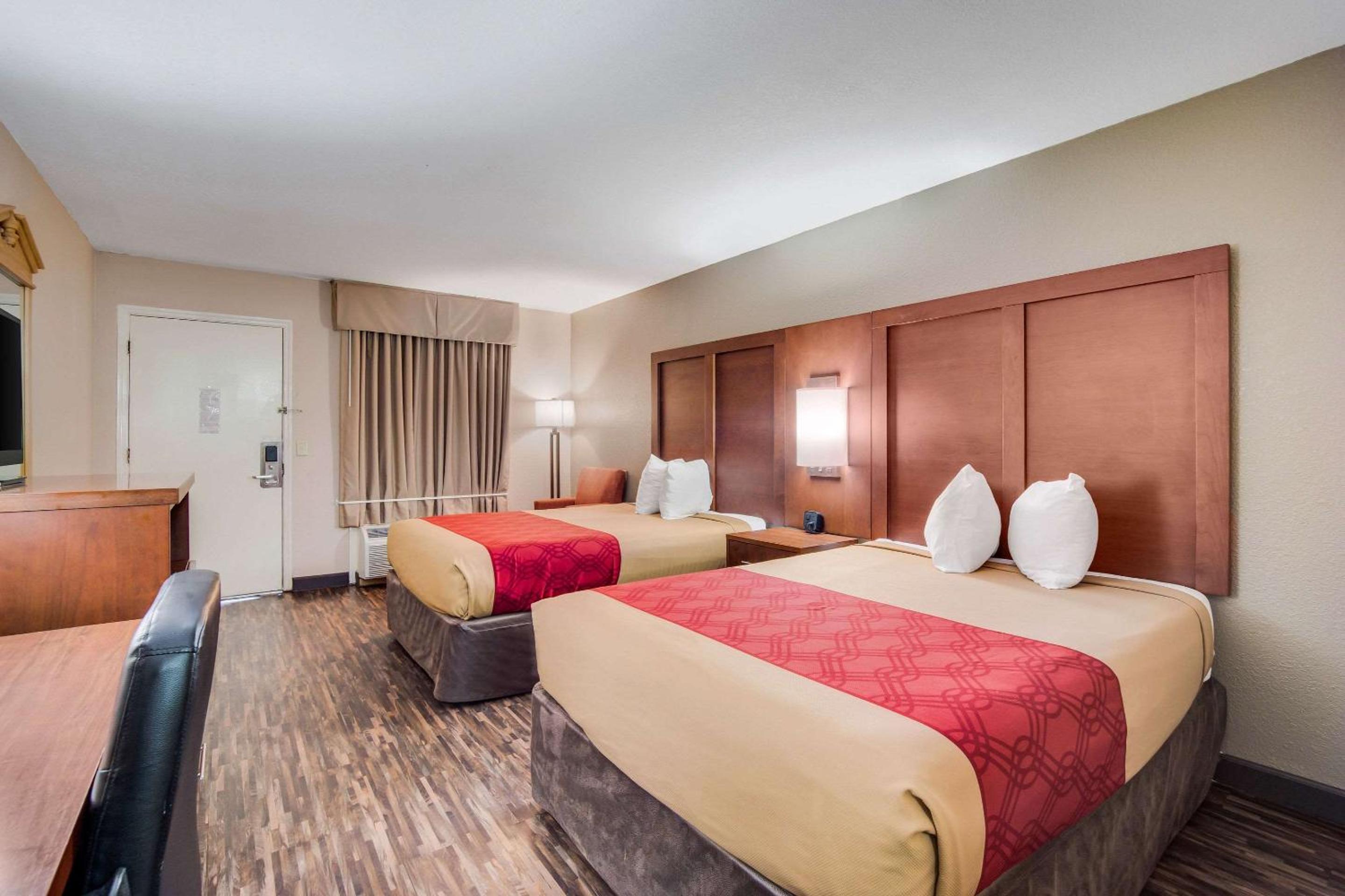 Double Room with Two Double Beds - Non-Smoking - Photo 1