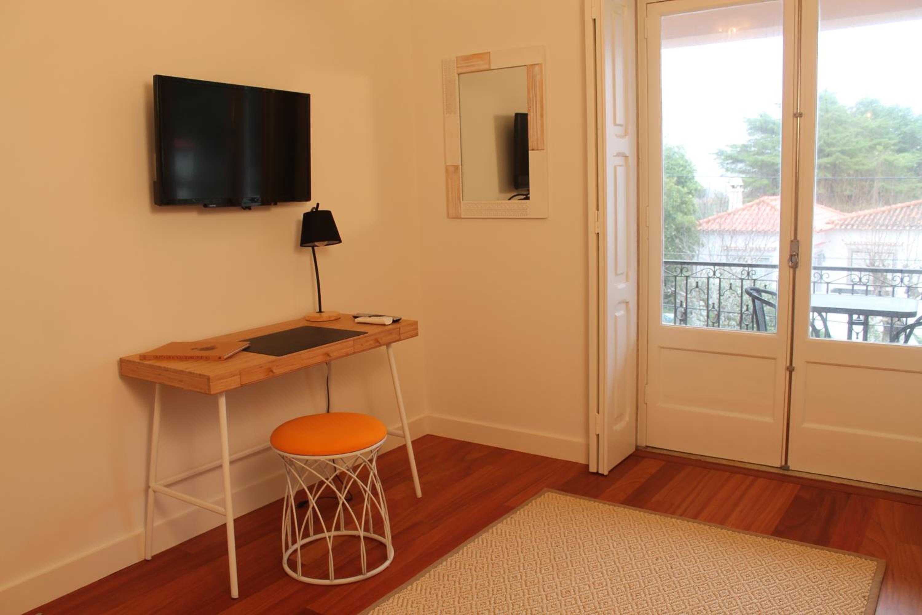 Deluxe Double Room with Balcony - Photo 5
