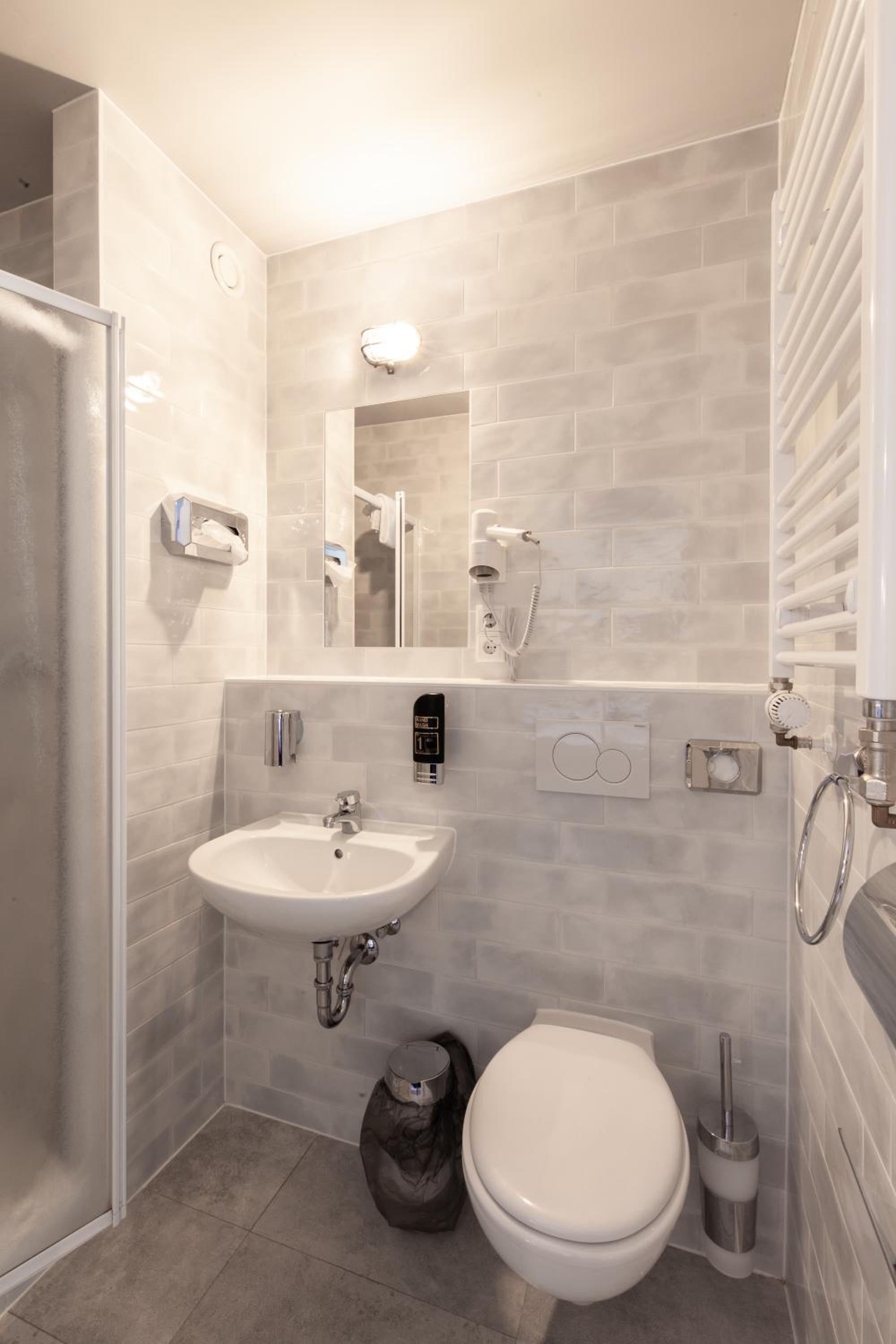 Single Room photo 3
