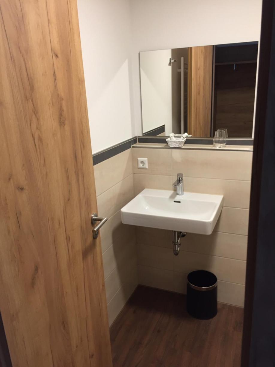 Double Room with Private Bathroom - Photo 2