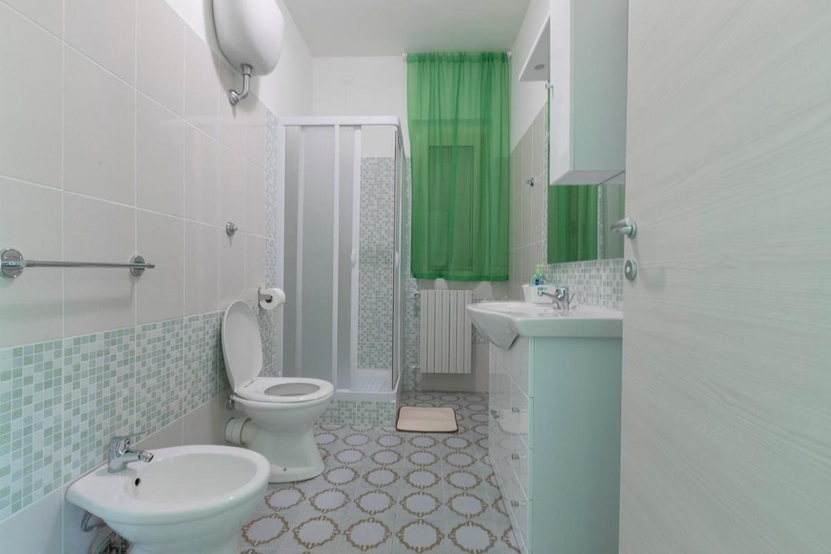 Double Room with Private Bathroom - Photo 3