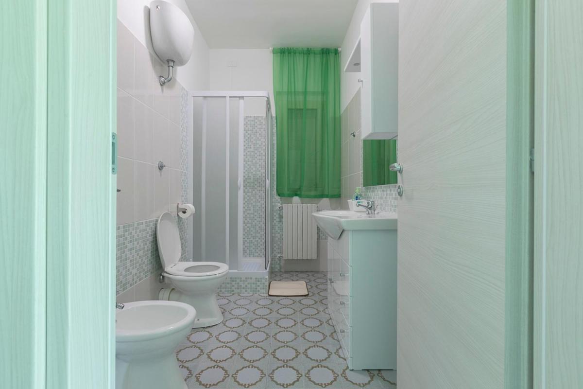 Double Room with Private Bathroom - Photo 4