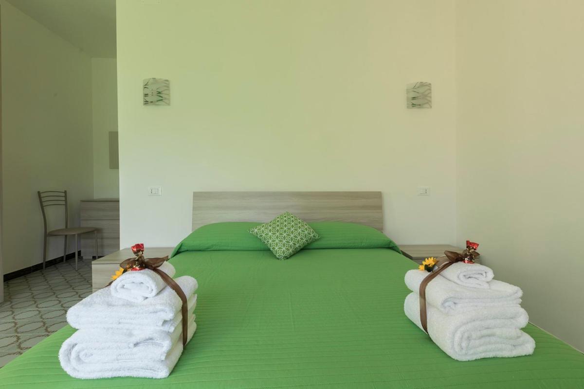 Double Room with Private Bathroom - Photo 7