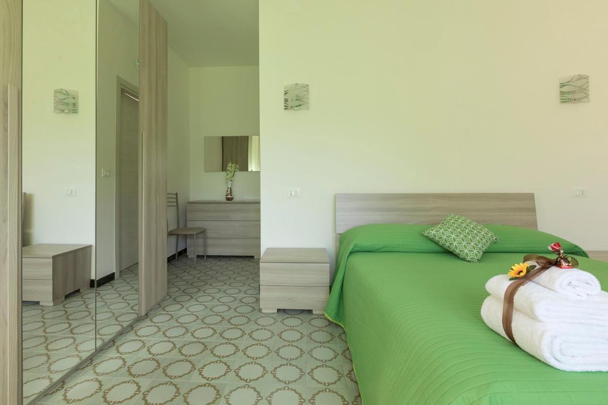 Double Room with Private Bathroom - Photo 8