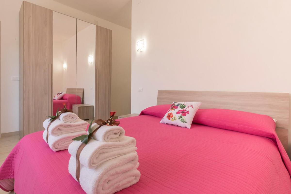 King Room with Roll-In Shower - Disability Access - Photo 3